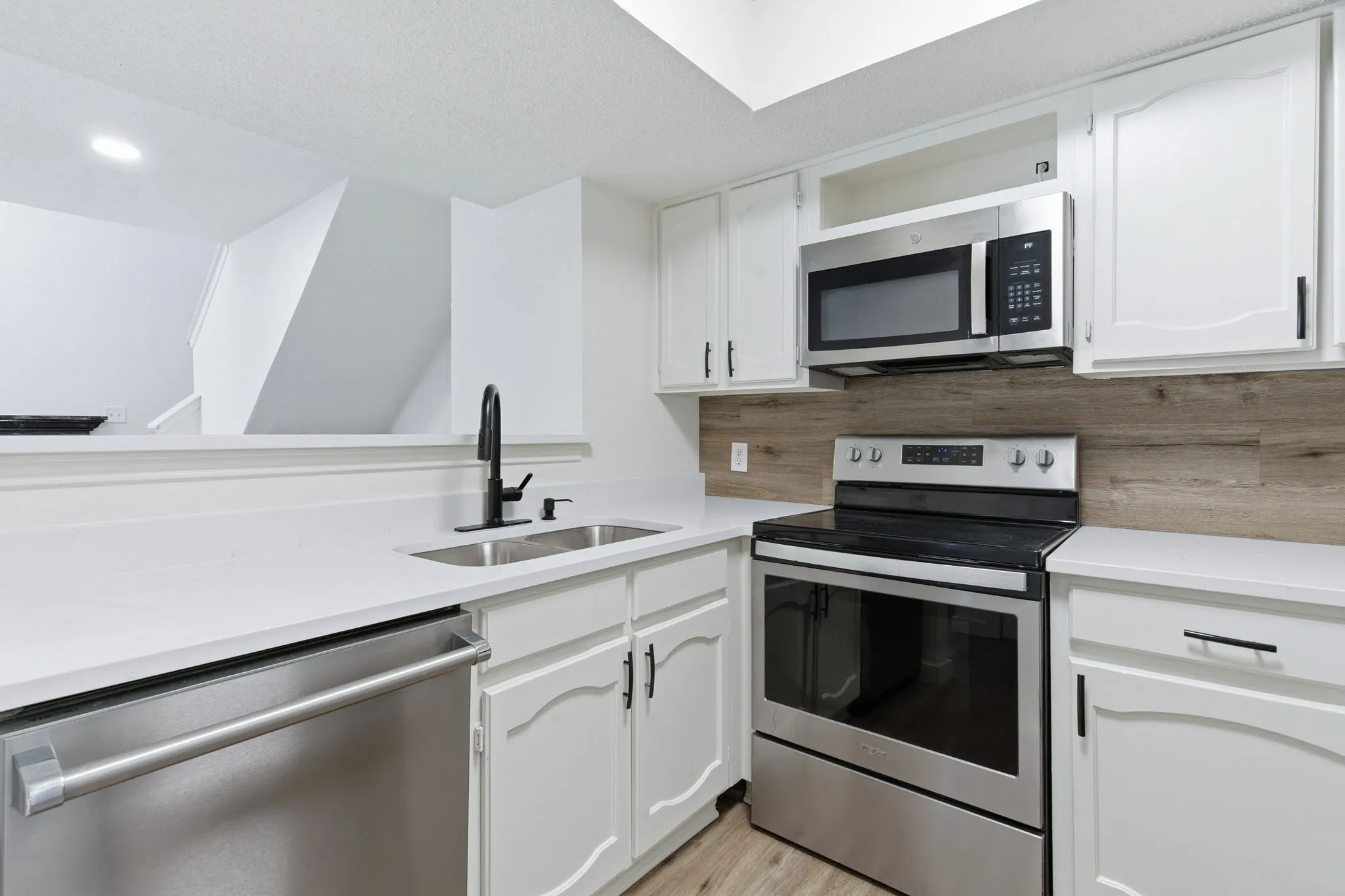 Apartment For Sale in Tarrant County , 3101 Sondra Drive 201-A, Fort Worth, Texas 76107, 1 Bedroom, 1 Bathroom, Garage spaces, 0 Sqft, built in 1981, Preowned, mls#21144625, Real Estate Agent in Fort Worth, Homes For Sale in Tarrant county, Homes For Sale in Fort Worth, Realtor in Fort Worth Texas, Real Estate Brokerage Independent Realty Texas, Luminita Cordes Realtor
