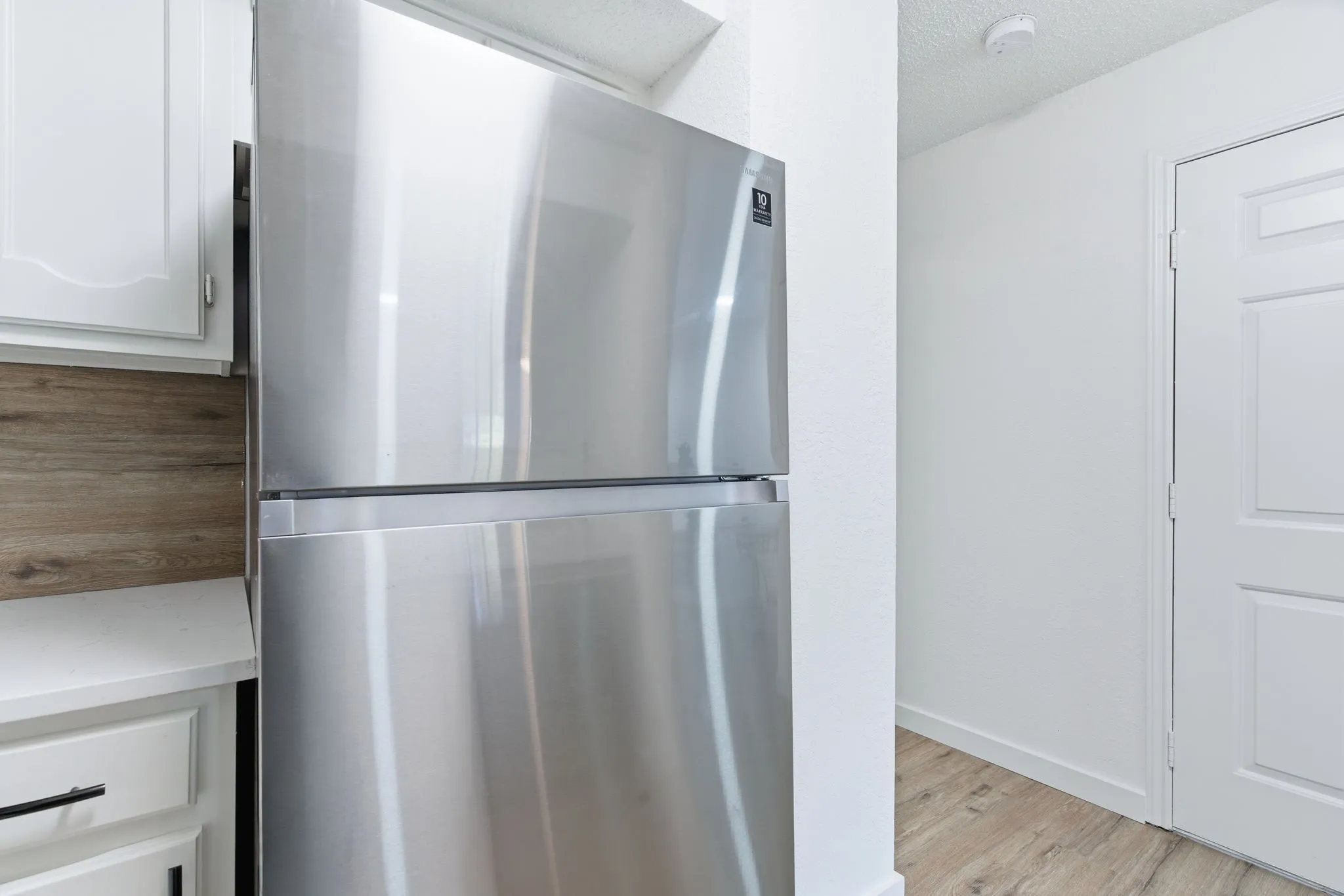 Apartment For Sale in Tarrant County , 3101 Sondra Drive 201-A, Fort Worth, Texas 76107, 1 Bedroom, 1 Bathroom, Garage spaces, 0 Sqft, built in 1981, Preowned, mls#21144625, Real Estate Agent in Fort Worth, Homes For Sale in Tarrant county, Homes For Sale in Fort Worth, Realtor in Fort Worth Texas, Real Estate Brokerage Independent Realty Texas, Luminita Cordes Realtor