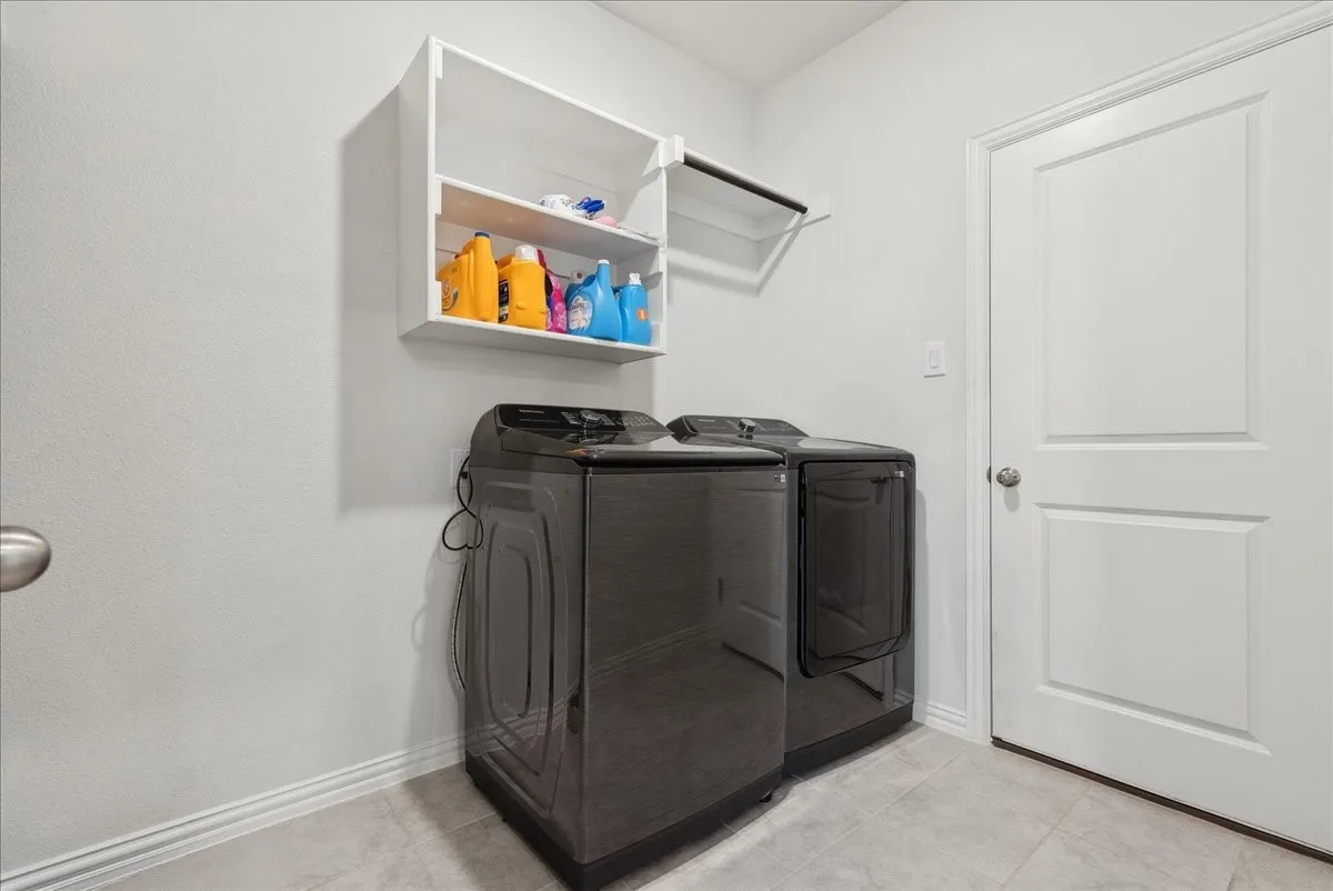 Single Family Residence For Sale in Tarrant County , 7045 Pecan Glen Place, Fort Worth, Texas 76120, 5 Bedrooms, 3 Bathrooms, 2 Garage spaces, 3,064 Sqft, built in 2024, Price $550,000, mls#21147820, Real Estate Agent in Fort Worth, Homes For Sale in Tarrant county, Homes For Sale in Fort Worth, Realtor in Fort Worth Texas, Real Estate Brokerage Independent Realty Texas, Luminita Cordes Realtor