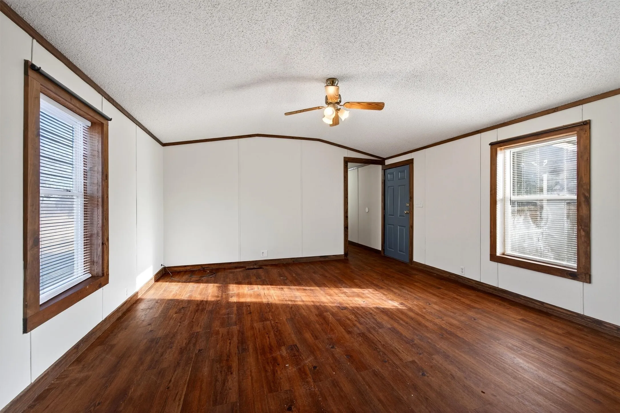 Mobile Home For Sale in Cooke County , 7154 E Fm 922, Valley View, Texas 76272, 3 Bedrooms, 2 Bathrooms, Garage spaces, 1,300 Sqft, built in 2000, Price $679,000, mls#21147405, Real Estate Agent in Valley View, Homes For Sale in Cooke county, Homes For Sale in Valley View, Realtor in Valley View Texas, Real Estate Brokerage Independent Realty Texas, Luminita Cordes Realtor