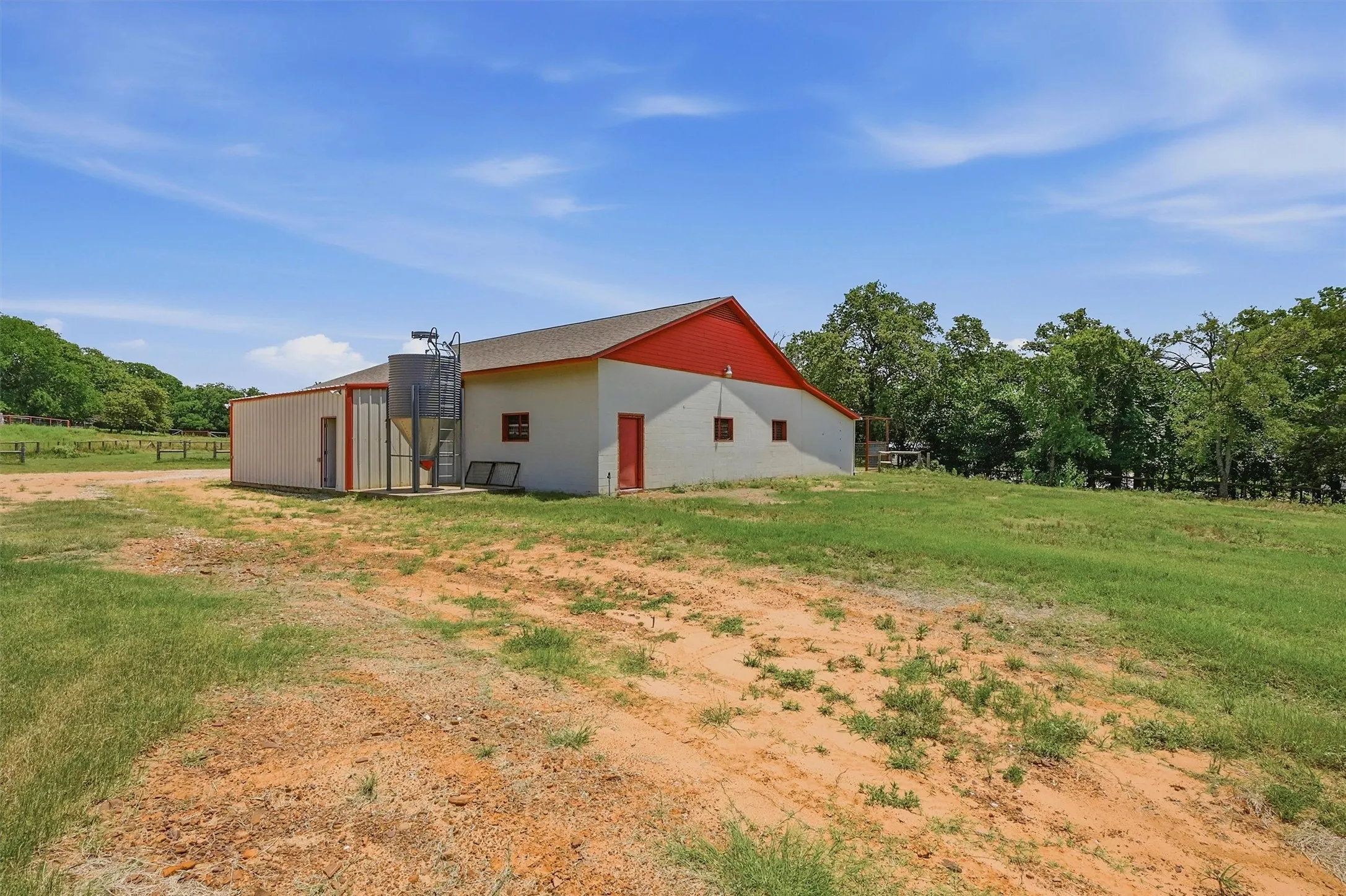 Mobile Home For Sale in Cooke County , 7154 E Fm 922, Valley View, Texas 76272, 3 Bedrooms, 2 Bathrooms, Garage spaces, 1,300 Sqft, built in 2000, Price $679,000, mls#21147405, Real Estate Agent in Valley View, Homes For Sale in Cooke county, Homes For Sale in Valley View, Realtor in Valley View Texas, Real Estate Brokerage Independent Realty Texas, Luminita Cordes Realtor