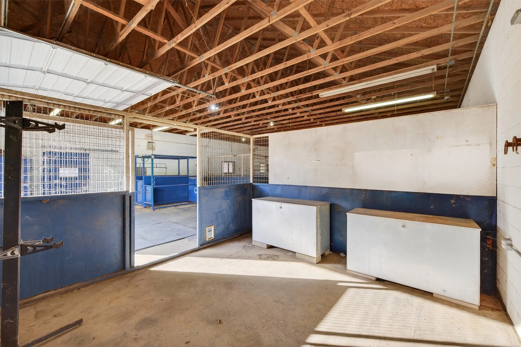 Mobile Home For Sale in Cooke County , 7154 E Fm 922, Valley View, Texas 76272, 3 Bedrooms, 2 Bathrooms, Garage spaces, 1,300 Sqft, built in 2000, Price $679,000, mls#21147405, Real Estate Agent in Valley View, Homes For Sale in Cooke county, Homes For Sale in Valley View, Realtor in Valley View Texas, Real Estate Brokerage Independent Realty Texas, Luminita Cordes Realtor