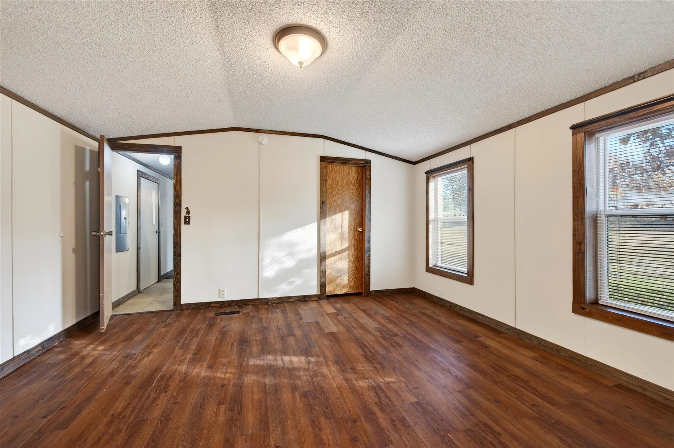 Mobile Home For Sale in Cooke County , 7154 E Fm 922, Valley View, Texas 76272, 3 Bedrooms, 2 Bathrooms, Garage spaces, 1,300 Sqft, built in 2000, Price $679,000, mls#21147405, Real Estate Agent in Valley View, Homes For Sale in Cooke county, Homes For Sale in Valley View, Realtor in Valley View Texas, Real Estate Brokerage Independent Realty Texas, Luminita Cordes Realtor
