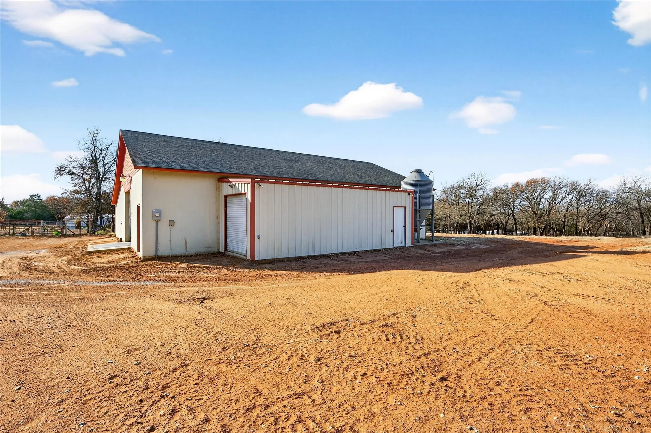 Mobile Home For Sale in Cooke County , 7154 E Fm 922, Valley View, Texas 76272, 3 Bedrooms, 2 Bathrooms, Garage spaces, 1,300 Sqft, built in 2000, Price $679,000, mls#21147405, Real Estate Agent in Valley View, Homes For Sale in Cooke county, Homes For Sale in Valley View, Realtor in Valley View Texas, Real Estate Brokerage Independent Realty Texas, Luminita Cordes Realtor