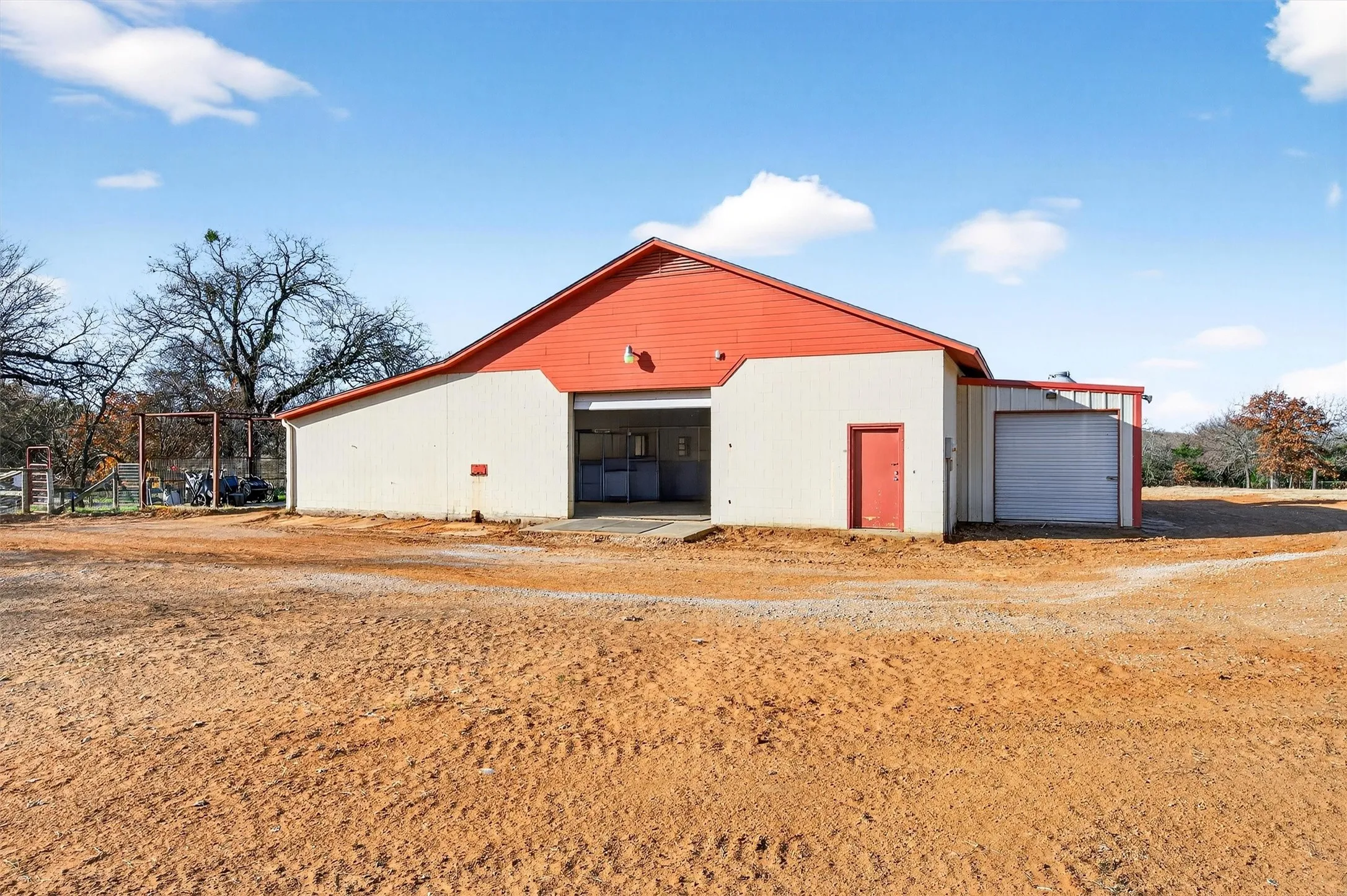 Mobile Home For Sale in Cooke County , 7154 E Fm 922, Valley View, Texas 76272, 3 Bedrooms, 2 Bathrooms, Garage spaces, 1,300 Sqft, built in 2000, Price $679,000, mls#21147405, Real Estate Agent in Valley View, Homes For Sale in Cooke county, Homes For Sale in Valley View, Realtor in Valley View Texas, Real Estate Brokerage Independent Realty Texas, Luminita Cordes Realtor