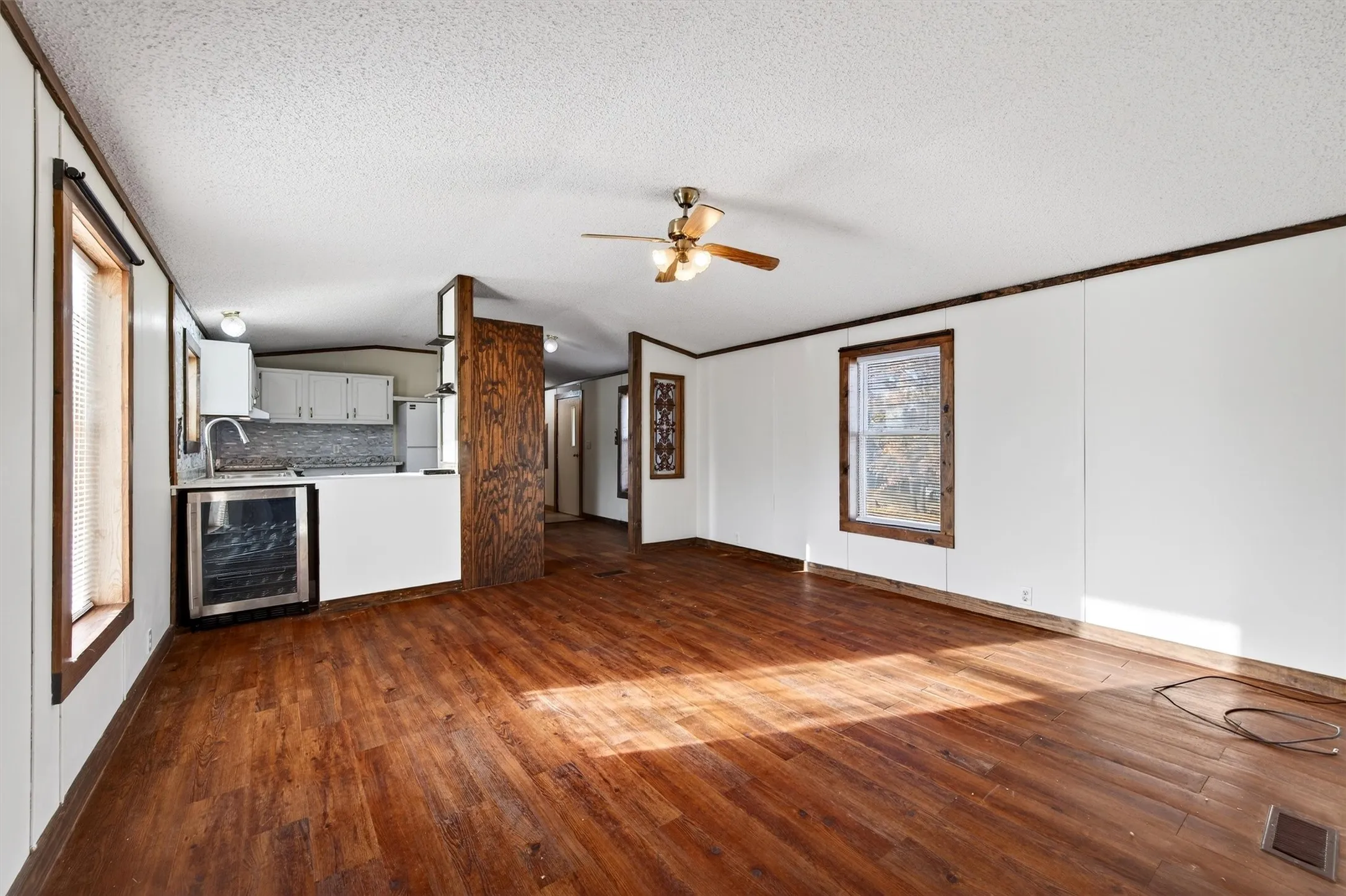 Mobile Home For Sale in Cooke County , 7154 E Fm 922, Valley View, Texas 76272, 3 Bedrooms, 2 Bathrooms, Garage spaces, 1,300 Sqft, built in 2000, Price $679,000, mls#21147405, Real Estate Agent in Valley View, Homes For Sale in Cooke county, Homes For Sale in Valley View, Realtor in Valley View Texas, Real Estate Brokerage Independent Realty Texas, Luminita Cordes Realtor