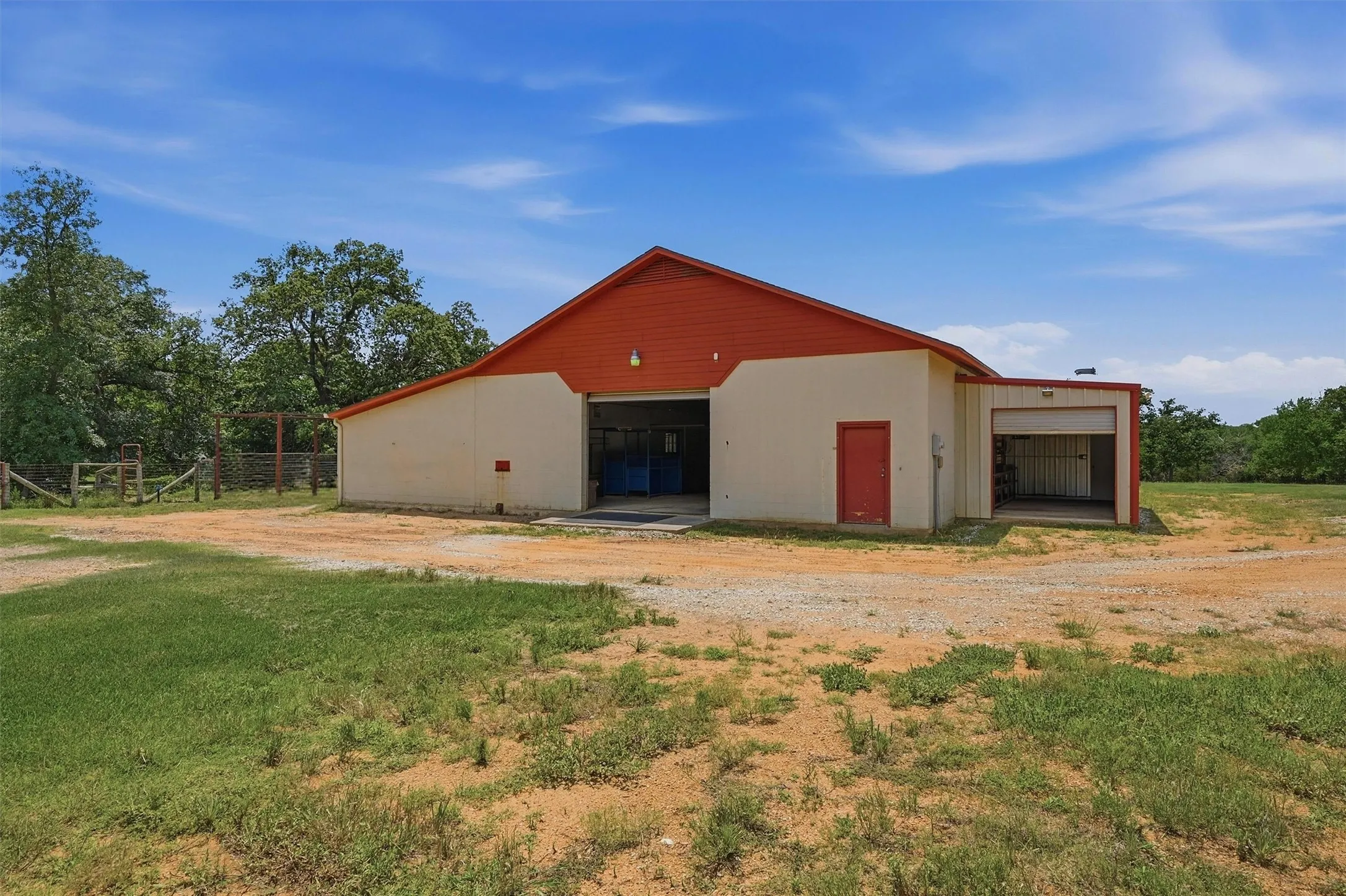 Mobile Home For Sale in Cooke County , 7154 E Fm 922, Valley View, Texas 76272, 3 Bedrooms, 2 Bathrooms, Garage spaces, 1,300 Sqft, built in 2000, Price $679,000, mls#21147405, Real Estate Agent in Valley View, Homes For Sale in Cooke county, Homes For Sale in Valley View, Realtor in Valley View Texas, Real Estate Brokerage Independent Realty Texas, Luminita Cordes Realtor