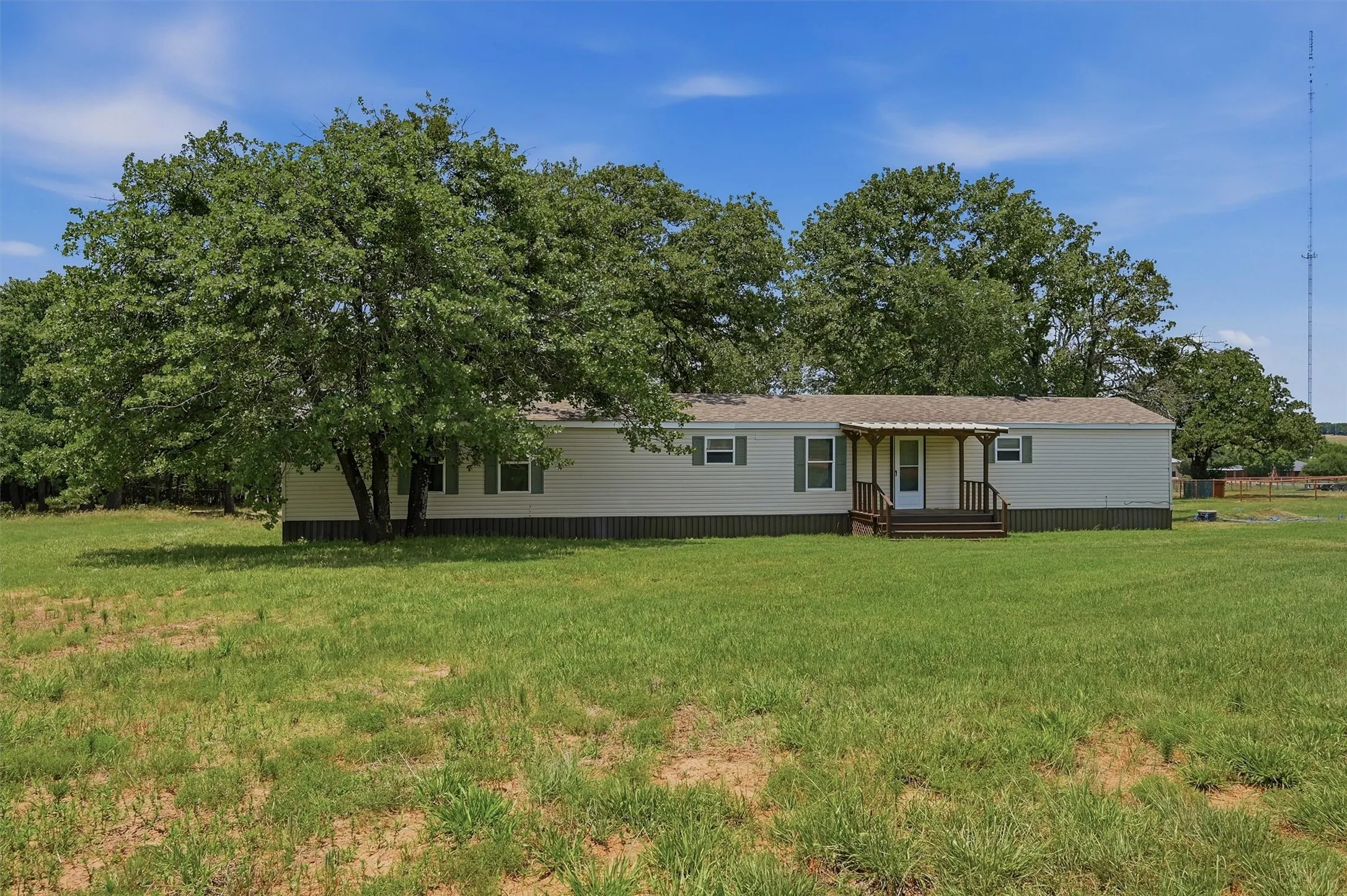 Mobile Home For Sale in Cooke County , 7154 E Fm 922, Valley View, Texas 76272, 3 Bedrooms, 2 Bathrooms, Garage spaces, 1,300 Sqft, built in 2000, Price $679,000, mls#21147405, Real Estate Agent in Valley View, Homes For Sale in Cooke county, Homes For Sale in Valley View, Realtor in Valley View Texas, Real Estate Brokerage Independent Realty Texas, Luminita Cordes Realtor