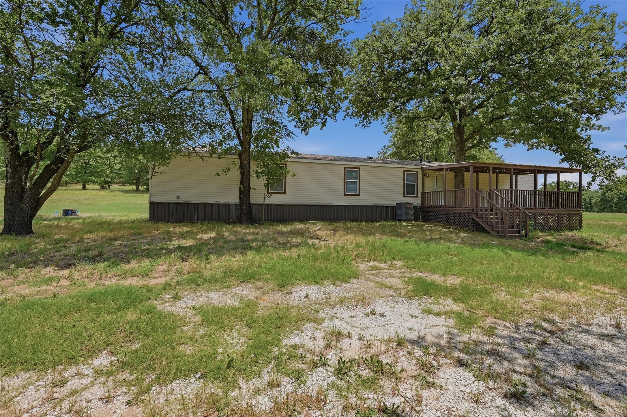 Mobile Home For Sale in Cooke County , 7154 E Fm 922, Valley View, Texas 76272, 3 Bedrooms, 2 Bathrooms, Garage spaces, 1,300 Sqft, built in 2000, Price $679,000, mls#21147405, Real Estate Agent in Valley View, Homes For Sale in Cooke county, Homes For Sale in Valley View, Realtor in Valley View Texas, Real Estate Brokerage Independent Realty Texas, Luminita Cordes Realtor
