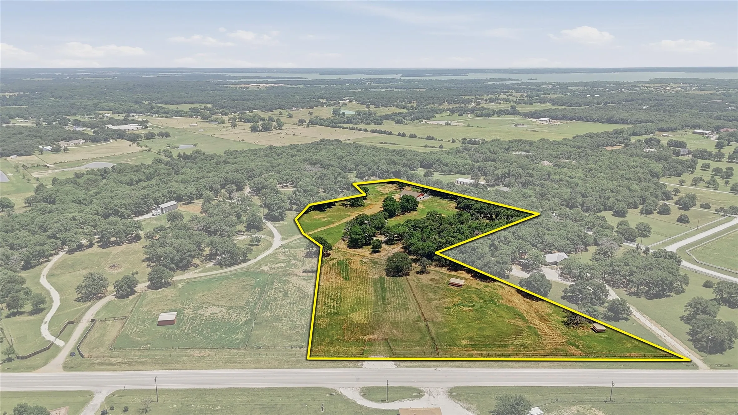 Mobile Home For Sale in Cooke County , 7154 E Fm 922, Valley View, Texas 76272, 3 Bedrooms, 2 Bathrooms, Garage spaces, 1,300 Sqft, built in 2000, Price $679,000, mls#21147405, Real Estate Agent in Valley View, Homes For Sale in Cooke county, Homes For Sale in Valley View, Realtor in Valley View Texas, Real Estate Brokerage Independent Realty Texas, Luminita Cordes Realtor