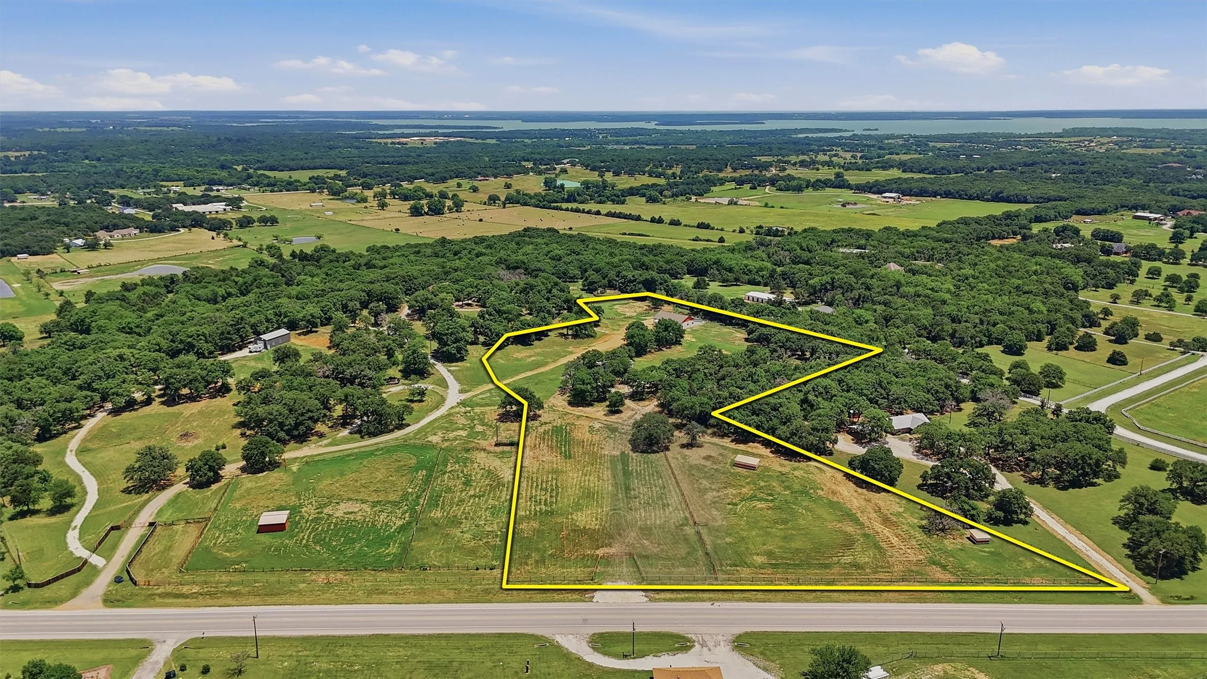 Mobile Home For Sale in Cooke County , 7154 E Fm 922, Valley View, Texas 76272, 3 Bedrooms, 2 Bathrooms, Garage spaces, 1,300 Sqft, built in 2000, Price $679,000, mls#21147405, Real Estate Agent in Valley View, Homes For Sale in Cooke county, Homes For Sale in Valley View, Realtor in Valley View Texas, Real Estate Brokerage Independent Realty Texas, Luminita Cordes Realtor