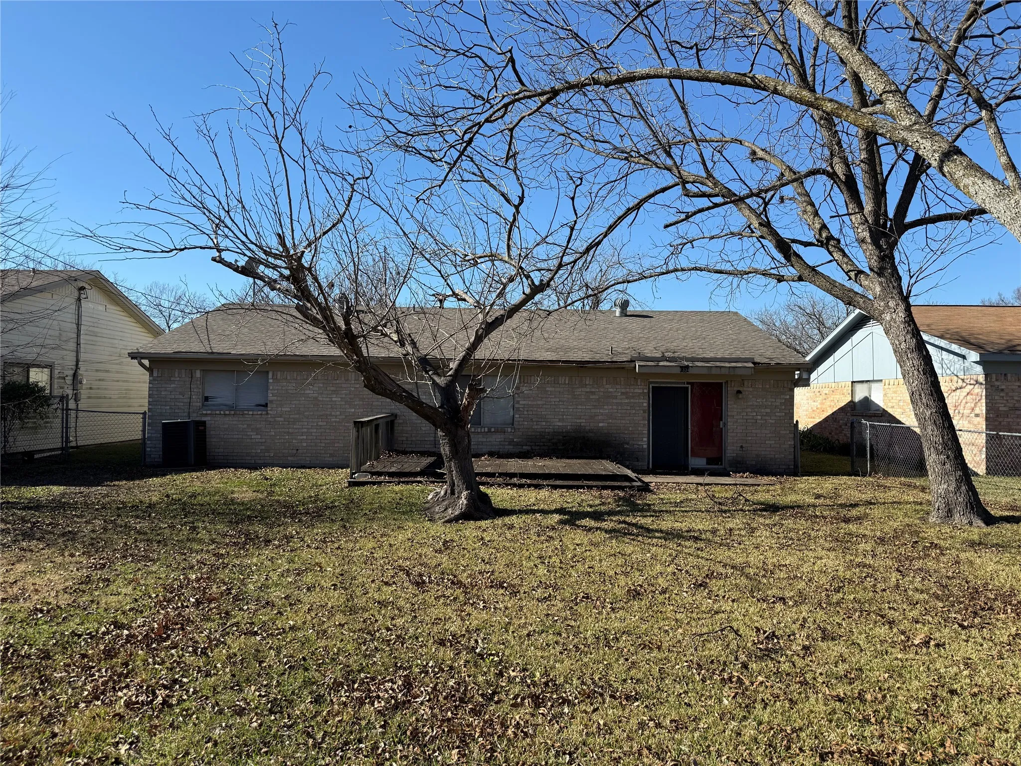 Single Family Residence For Sale in Dallas County , 1334 Rutherford Drive, Mesquite, Texas 75149, 3 Bedroom, 2 Bathroom, 1 Garage spaces, 1,080 Sqft, built in 1972, mls#21147852, Real Estate Agent in Mesquite, Homes For Sale in Dallas county, Homes For Sale in Mesquite, Realtor in Mesquite Texas, Real Estate Brokerage Independent Realty Texas, Luminita Cordes Realtor