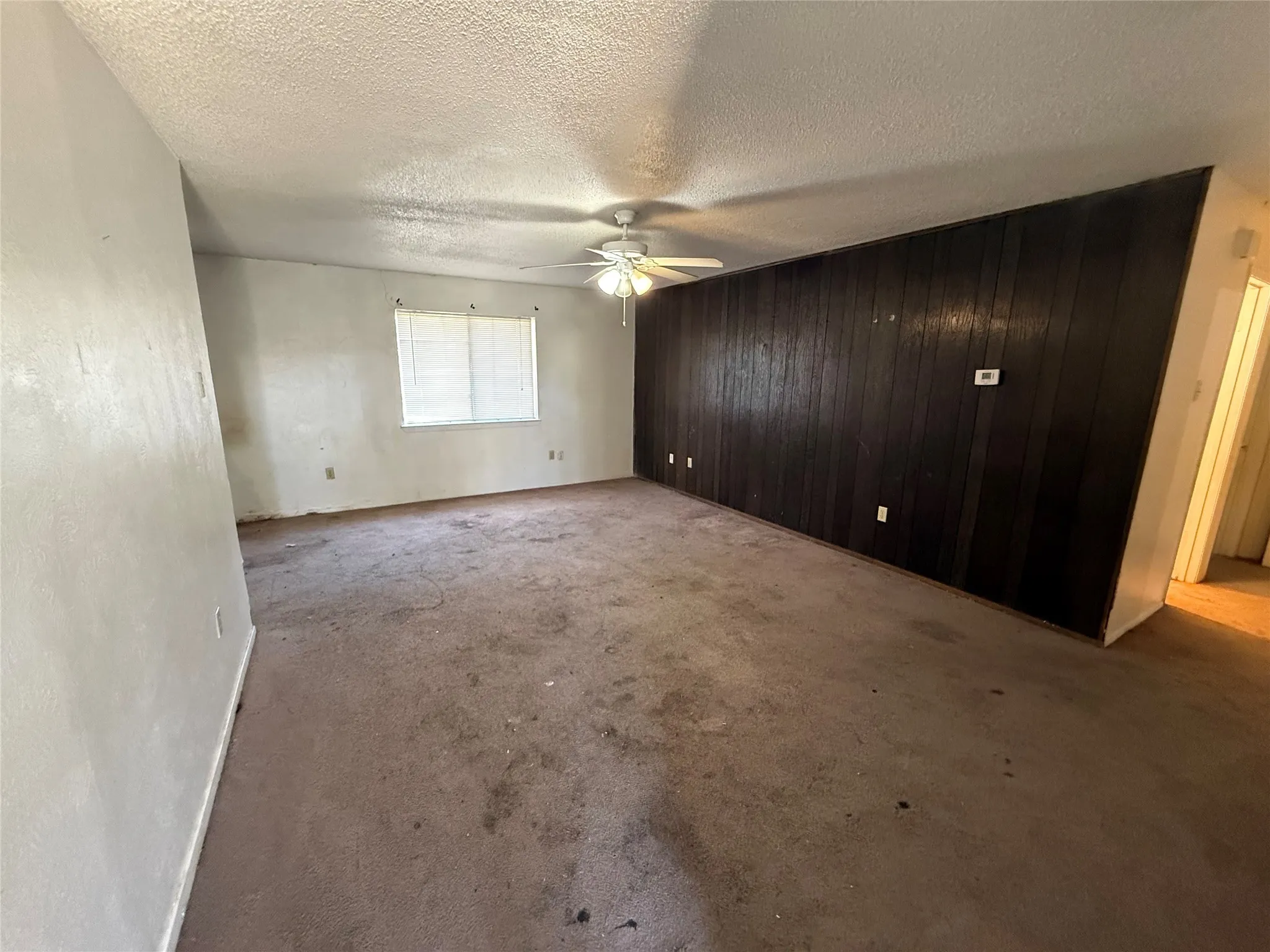 Single Family Residence For Sale in Dallas County , 1334 Rutherford Drive, Mesquite, Texas 75149, 3 Bedroom, 2 Bathroom, 1 Garage spaces, 1,080 Sqft, built in 1972, mls#21147852, Real Estate Agent in Mesquite, Homes For Sale in Dallas county, Homes For Sale in Mesquite, Realtor in Mesquite Texas, Real Estate Brokerage Independent Realty Texas, Luminita Cordes Realtor