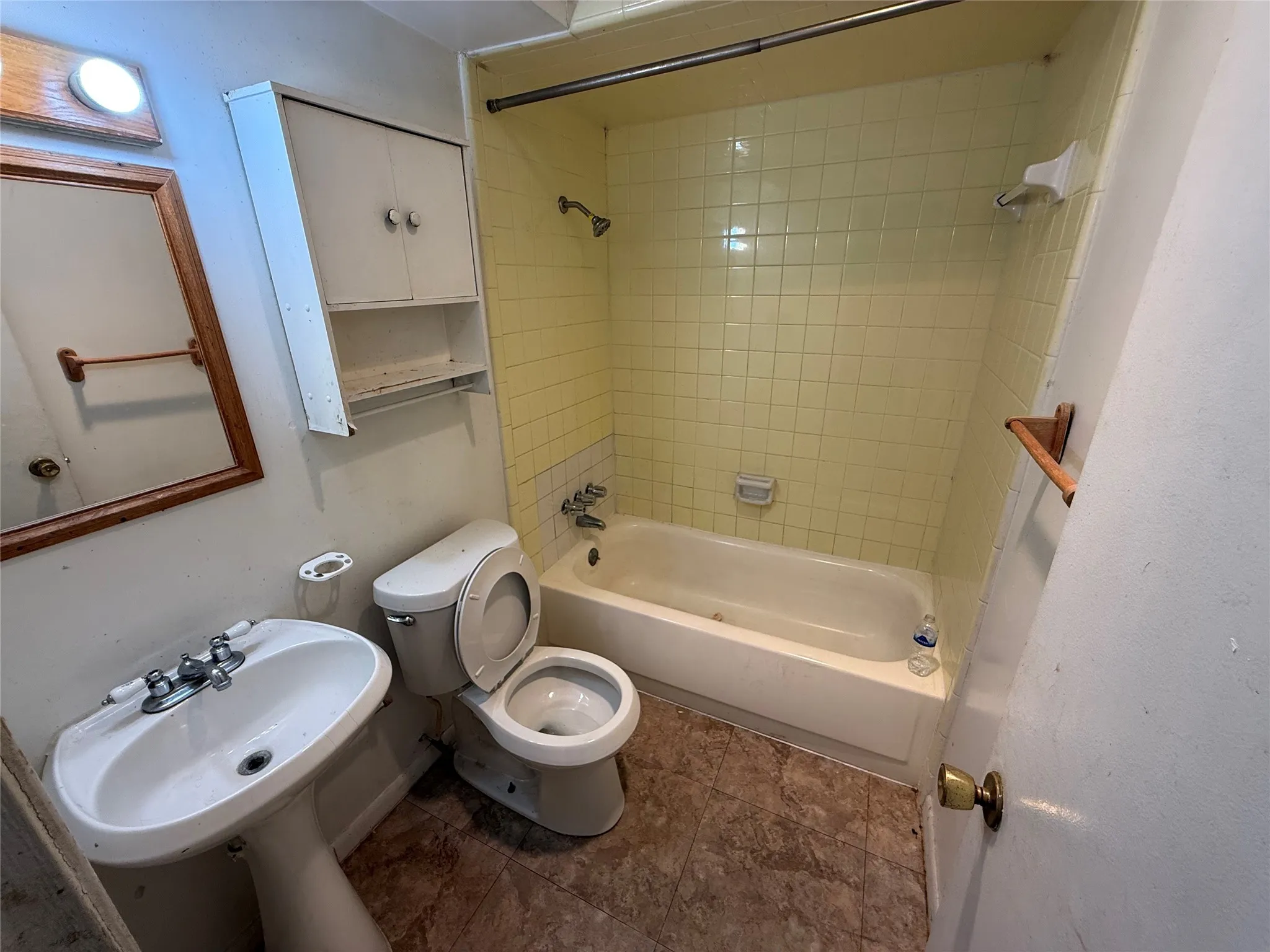 Single Family Residence For Sale in Dallas County , 1334 Rutherford Drive, Mesquite, Texas 75149, 3 Bedroom, 2 Bathroom, 1 Garage spaces, 1,080 Sqft, built in 1972, mls#21147852, Real Estate Agent in Mesquite, Homes For Sale in Dallas county, Homes For Sale in Mesquite, Realtor in Mesquite Texas, Real Estate Brokerage Independent Realty Texas, Luminita Cordes Realtor