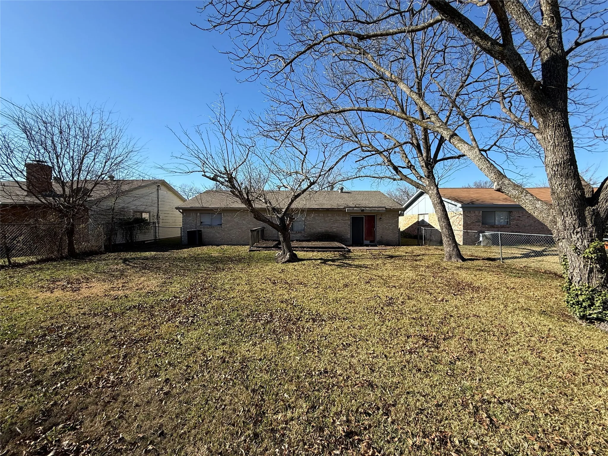 Single Family Residence For Sale in Dallas County , 1334 Rutherford Drive, Mesquite, Texas 75149, 3 Bedroom, 2 Bathroom, 1 Garage spaces, 1,080 Sqft, built in 1972, mls#21147852, Real Estate Agent in Mesquite, Homes For Sale in Dallas county, Homes For Sale in Mesquite, Realtor in Mesquite Texas, Real Estate Brokerage Independent Realty Texas, Luminita Cordes Realtor