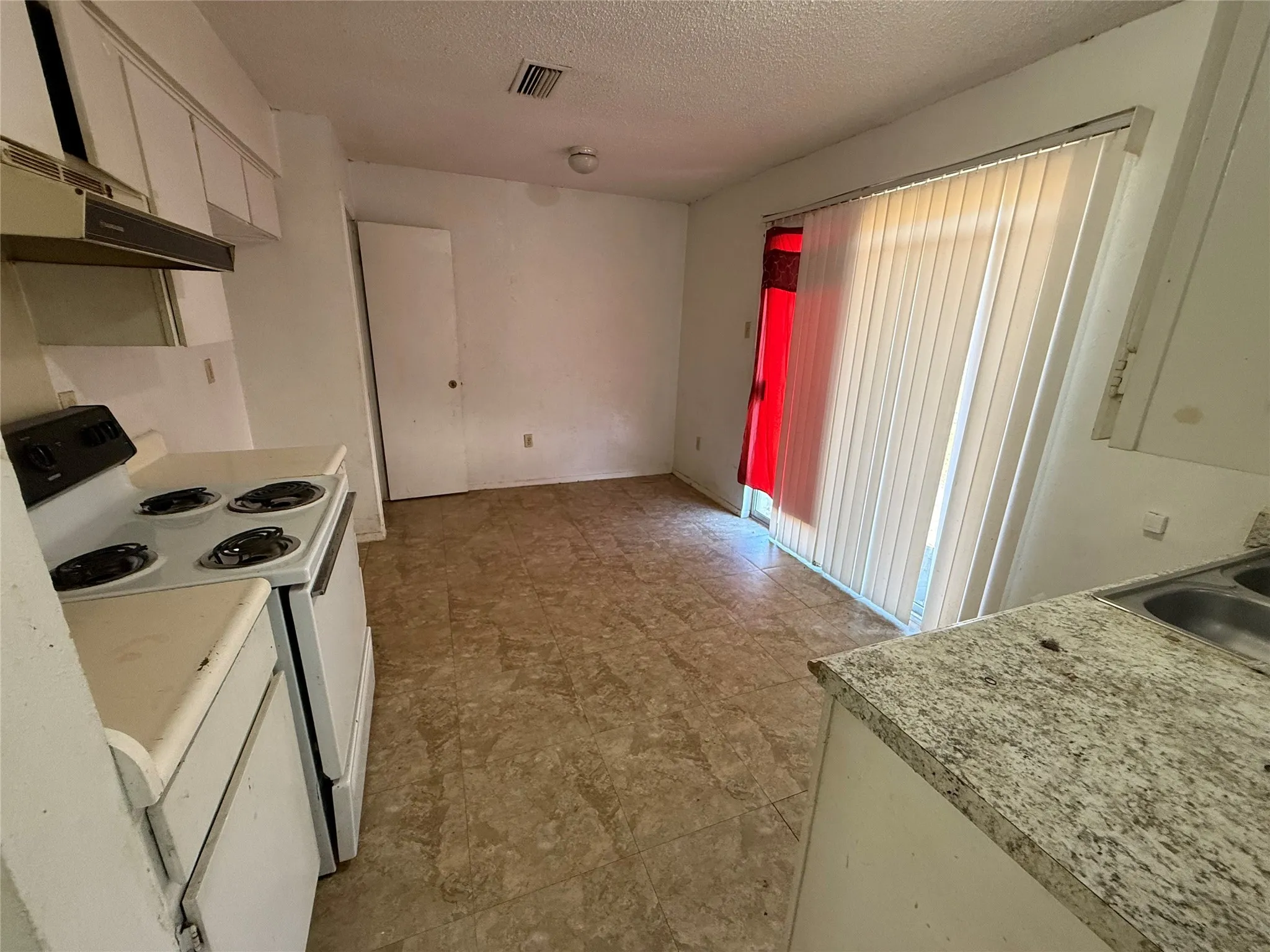 Single Family Residence For Sale in Dallas County , 1334 Rutherford Drive, Mesquite, Texas 75149, 3 Bedroom, 2 Bathroom, 1 Garage spaces, 1,080 Sqft, built in 1972, mls#21147852, Real Estate Agent in Mesquite, Homes For Sale in Dallas county, Homes For Sale in Mesquite, Realtor in Mesquite Texas, Real Estate Brokerage Independent Realty Texas, Luminita Cordes Realtor