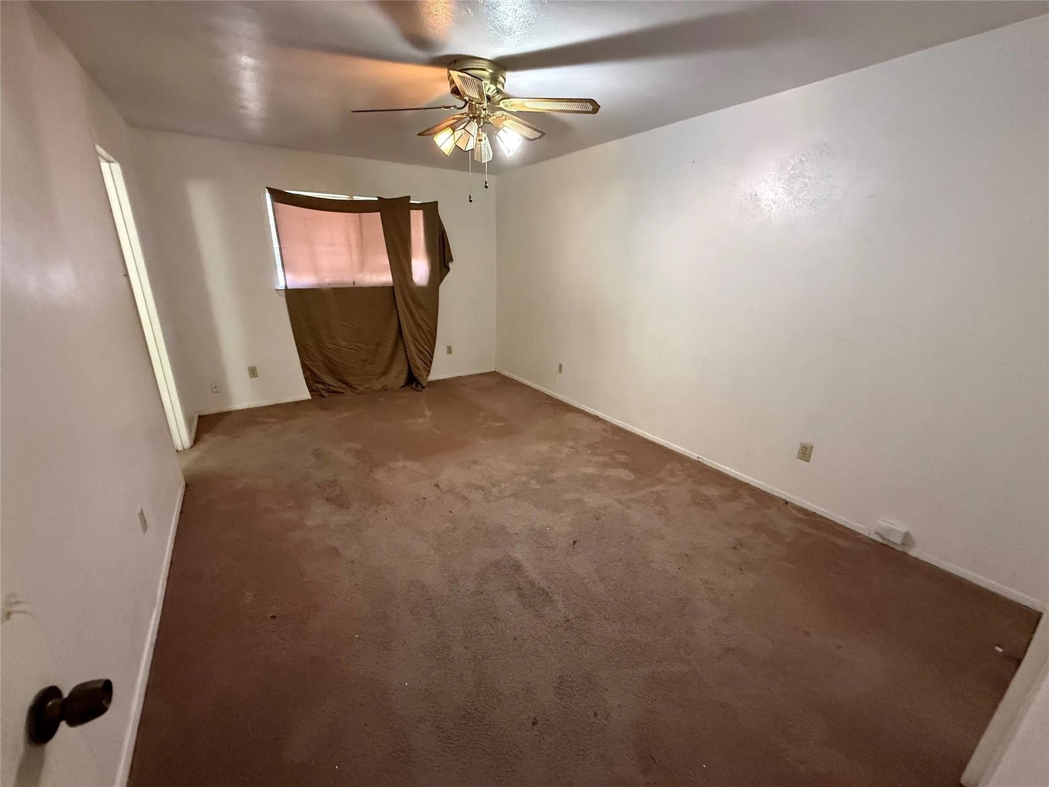Single Family Residence For Sale in Dallas County , 1334 Rutherford Drive, Mesquite, Texas 75149, 3 Bedroom, 2 Bathroom, 1 Garage spaces, 1,080 Sqft, built in 1972, mls#21147852, Real Estate Agent in Mesquite, Homes For Sale in Dallas county, Homes For Sale in Mesquite, Realtor in Mesquite Texas, Real Estate Brokerage Independent Realty Texas, Luminita Cordes Realtor