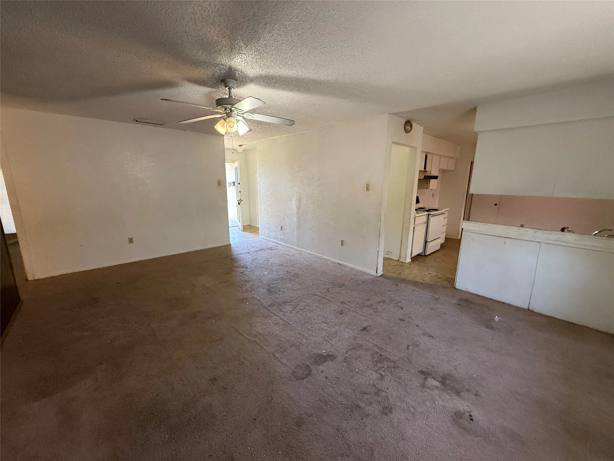 Single Family Residence For Sale in Dallas County , 1334 Rutherford Drive, Mesquite, Texas 75149, 3 Bedroom, 2 Bathroom, 1 Garage spaces, 1,080 Sqft, built in 1972, mls#21147852, Real Estate Agent in Mesquite, Homes For Sale in Dallas county, Homes For Sale in Mesquite, Realtor in Mesquite Texas, Real Estate Brokerage Independent Realty Texas, Luminita Cordes Realtor