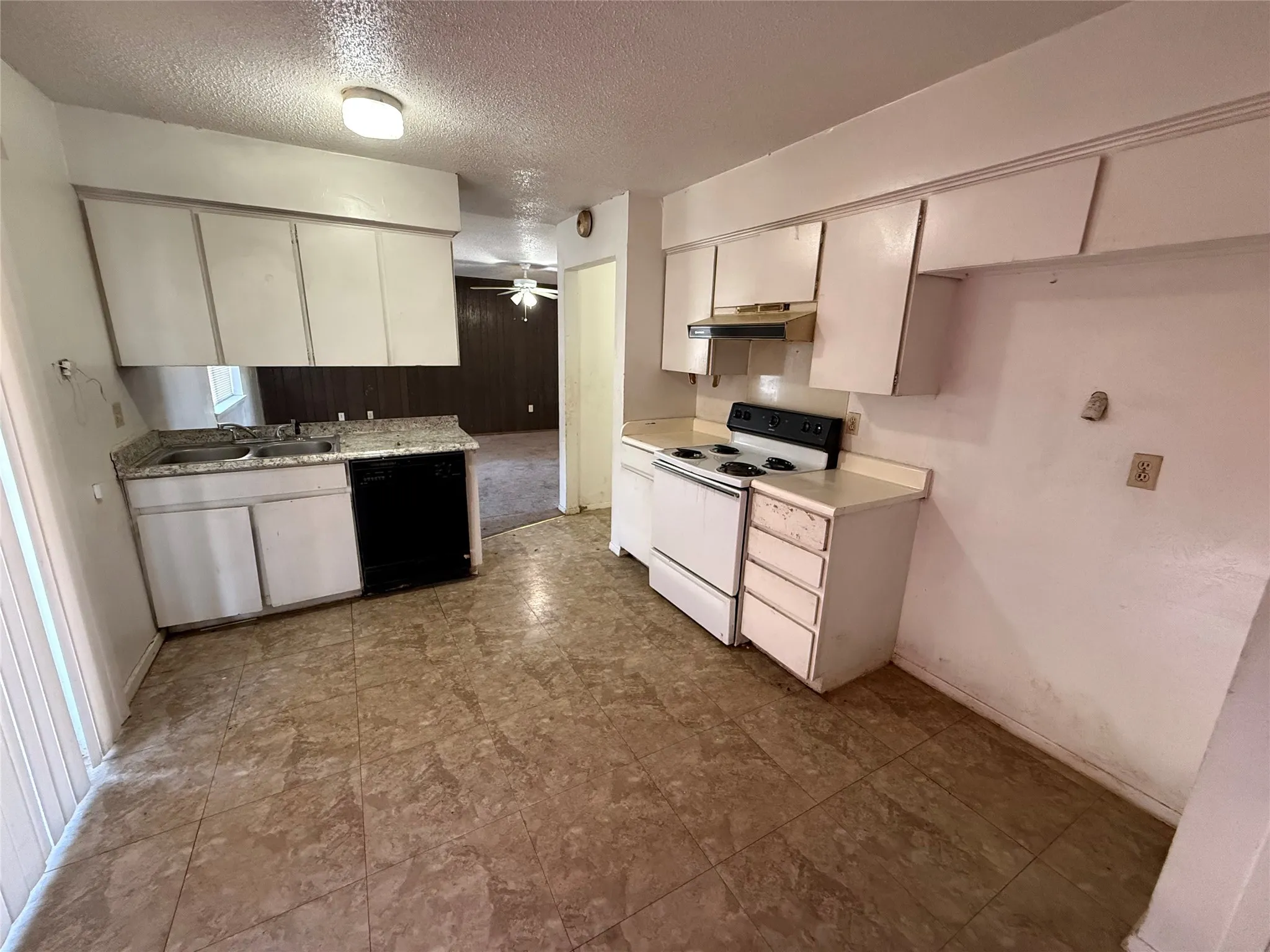 Single Family Residence For Sale in Dallas County , 1334 Rutherford Drive, Mesquite, Texas 75149, 3 Bedroom, 2 Bathroom, 1 Garage spaces, 1,080 Sqft, built in 1972, mls#21147852, Real Estate Agent in Mesquite, Homes For Sale in Dallas county, Homes For Sale in Mesquite, Realtor in Mesquite Texas, Real Estate Brokerage Independent Realty Texas, Luminita Cordes Realtor