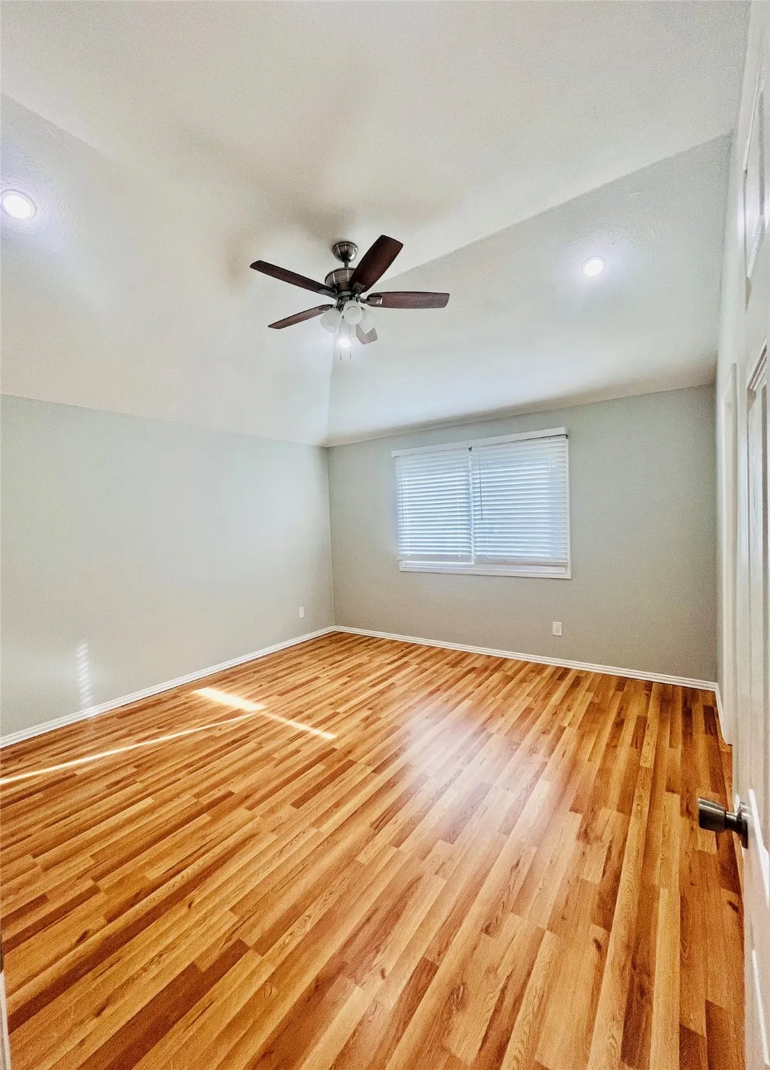 Single Family Residence For Sale in Tarrant County , 2721 Woodlark Drive, Fort Worth, Texas 76123, 3 Bedroom, 2 Bathroom, 2 Garage spaces, 1,199 Sqft, built in 1988, Preowned, mls#21147864, Real Estate Agent in Fort Worth, Homes For Sale in Tarrant county, Homes For Sale in Fort Worth, Realtor in Fort Worth Texas, Real Estate Brokerage Independent Realty Texas, Luminita Cordes Realtor