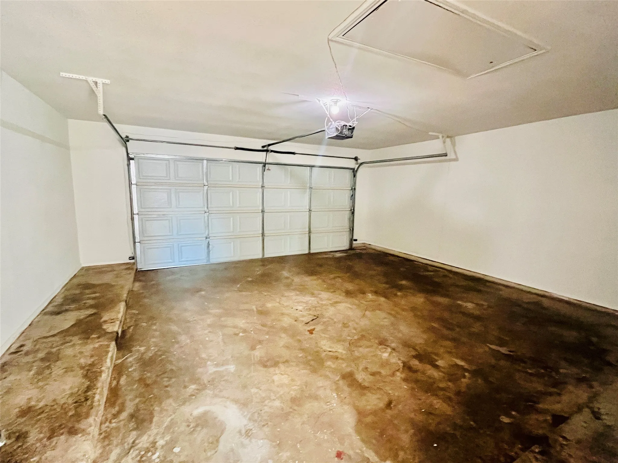 Single Family Residence For Sale in Tarrant County , 2721 Woodlark Drive, Fort Worth, Texas 76123, 3 Bedroom, 2 Bathroom, 2 Garage spaces, 1,199 Sqft, built in 1988, Preowned, mls#21147864, Real Estate Agent in Fort Worth, Homes For Sale in Tarrant county, Homes For Sale in Fort Worth, Realtor in Fort Worth Texas, Real Estate Brokerage Independent Realty Texas, Luminita Cordes Realtor