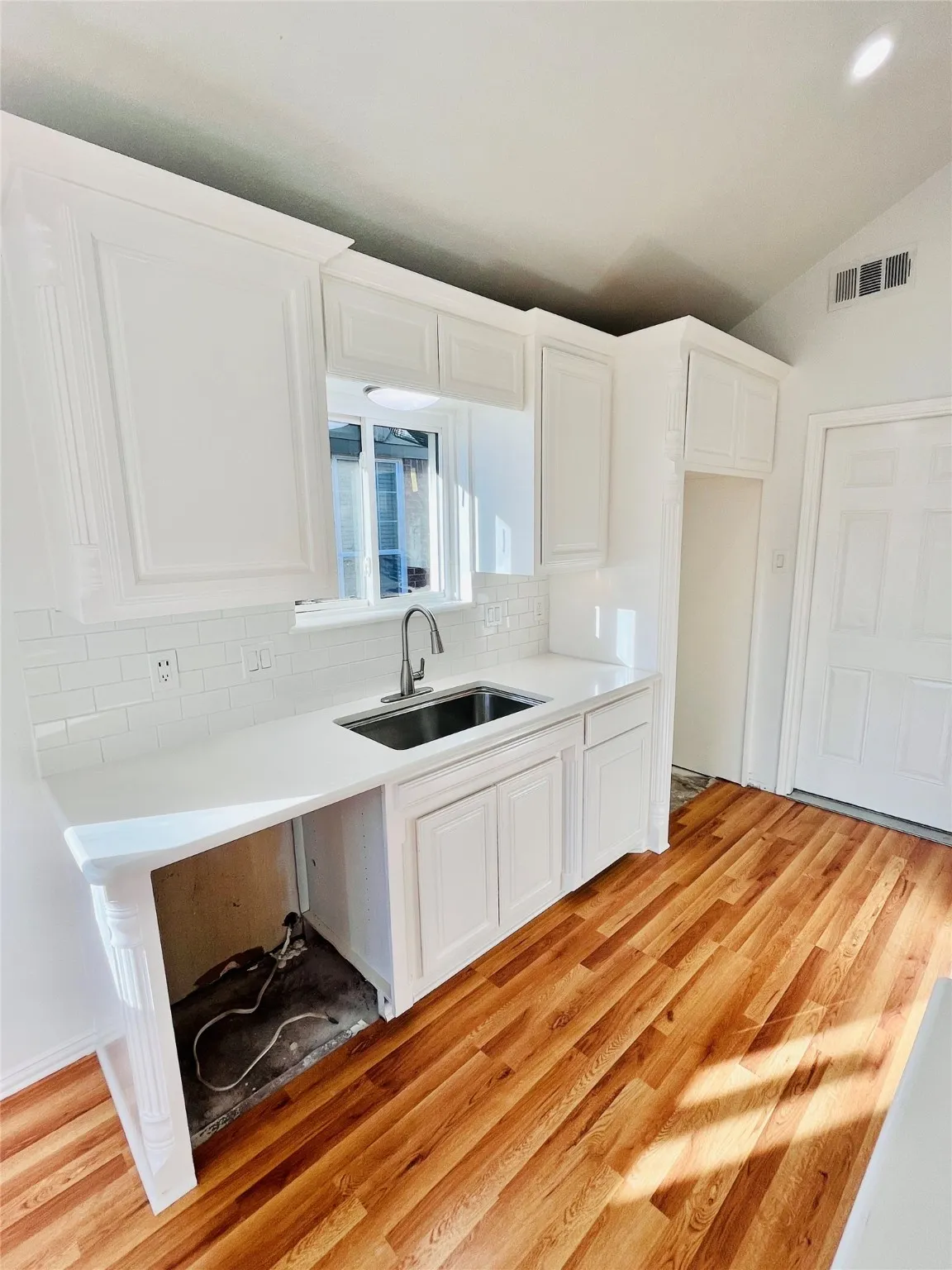 Single Family Residence For Sale in Tarrant County , 2721 Woodlark Drive, Fort Worth, Texas 76123, 3 Bedroom, 2 Bathroom, 2 Garage spaces, 1,199 Sqft, built in 1988, Preowned, mls#21147864, Real Estate Agent in Fort Worth, Homes For Sale in Tarrant county, Homes For Sale in Fort Worth, Realtor in Fort Worth Texas, Real Estate Brokerage Independent Realty Texas, Luminita Cordes Realtor