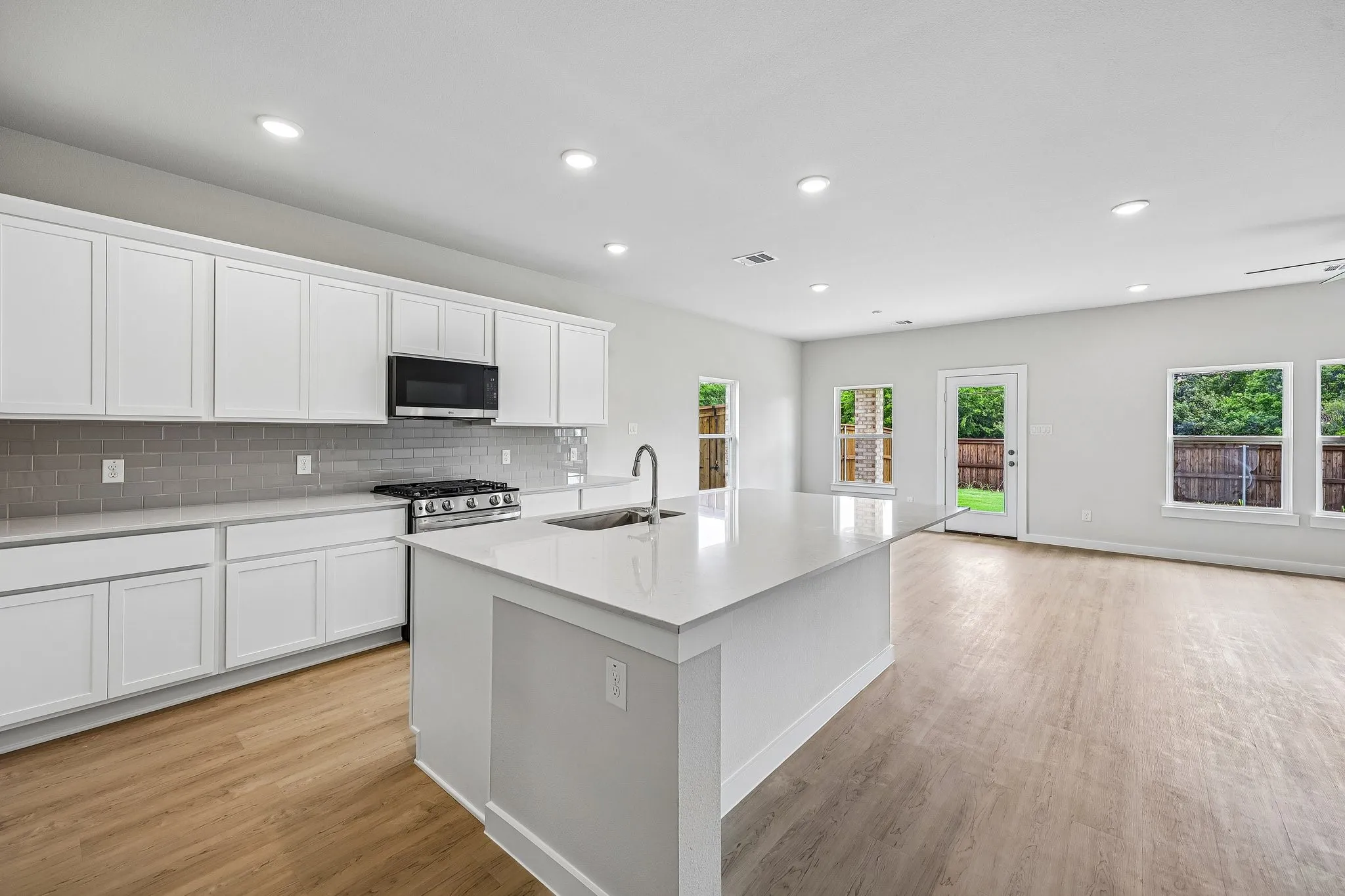 Single Family Residence For Sale in Kaufman County , 729 Vineyard Way, Forney, Texas 75126, 3 Bedroom, 3 Bathroom, 3 Garage spaces, 2,449 Sqft, built in 2026, New Construction - Incomplete, mls#21147903, Real Estate Agent in Forney, Homes For Sale in Kaufman county, Homes For Sale in Forney, Realtor in Forney Texas, Real Estate Brokerage Independent Realty Texas, Luminita Cordes Realtor