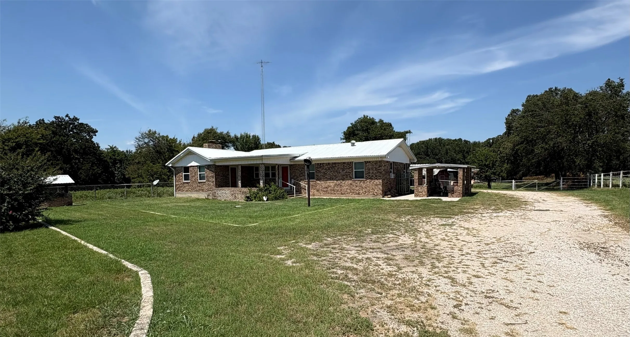 Single Family Residence For Sale in Wise County , 7342 Fm 1810, Chico, Texas 76431, 3 Bedroom, 2 Bathroom, 2 Garage spaces, 2,199 Sqft, built in 1962, Preowned, mls#21130013, Real Estate Agent in Chico, Homes For Sale in Wise county, Homes For Sale in Chico, Realtor in Chico Texas, Real Estate Brokerage Independent Realty Texas, Luminita Cordes Realtor