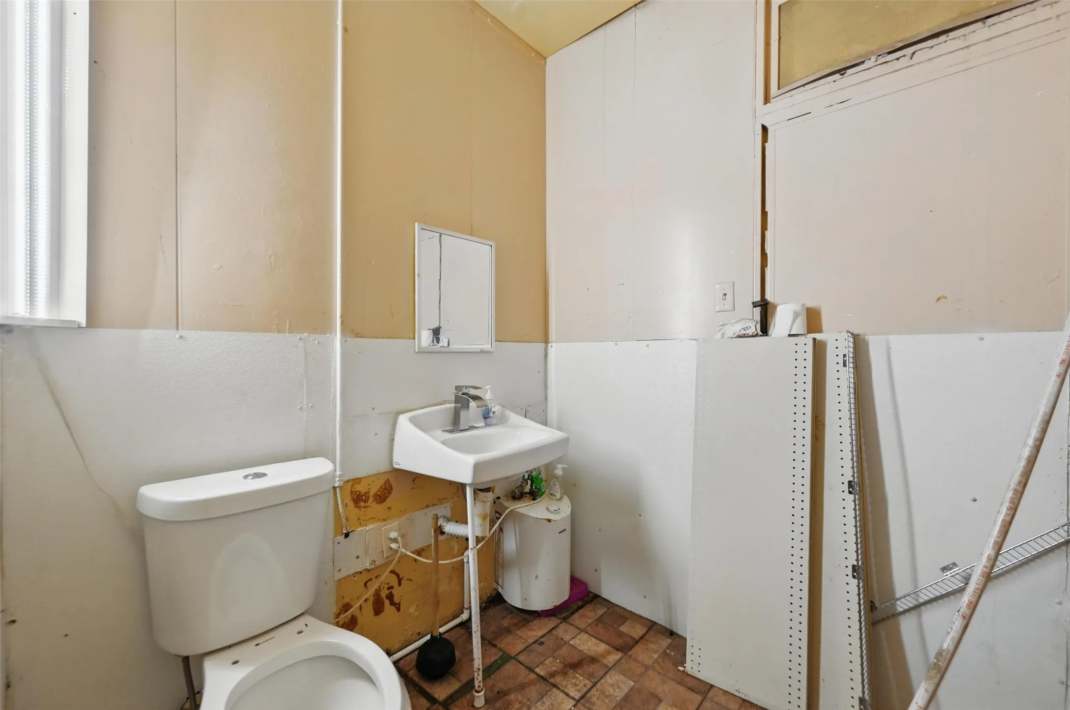 Business For Sale in Ellis County , 100 S Kaufman Street, Ennis, Texas 75119, 0, 0, Garage spaces, 0 Sqft, built in 1971, Preowned, mls#21147818, Real Estate Agent in Ennis, Homes For Sale in Ellis county, Homes For Sale in Ennis, Realtor in Ennis Texas, Real Estate Brokerage Independent Realty Texas, Luminita Cordes Realtor
