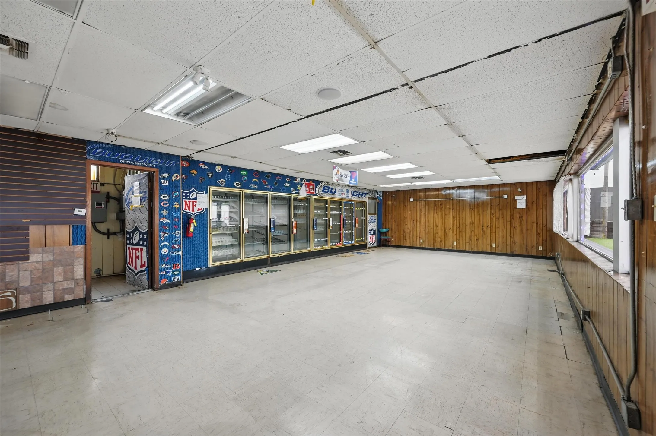 Business For Sale in Ellis County , 100 S Kaufman Street, Ennis, Texas 75119, 0, 0, Garage spaces, 0 Sqft, built in 1971, Preowned, mls#21147818, Real Estate Agent in Ennis, Homes For Sale in Ellis county, Homes For Sale in Ennis, Realtor in Ennis Texas, Real Estate Brokerage Independent Realty Texas, Luminita Cordes Realtor