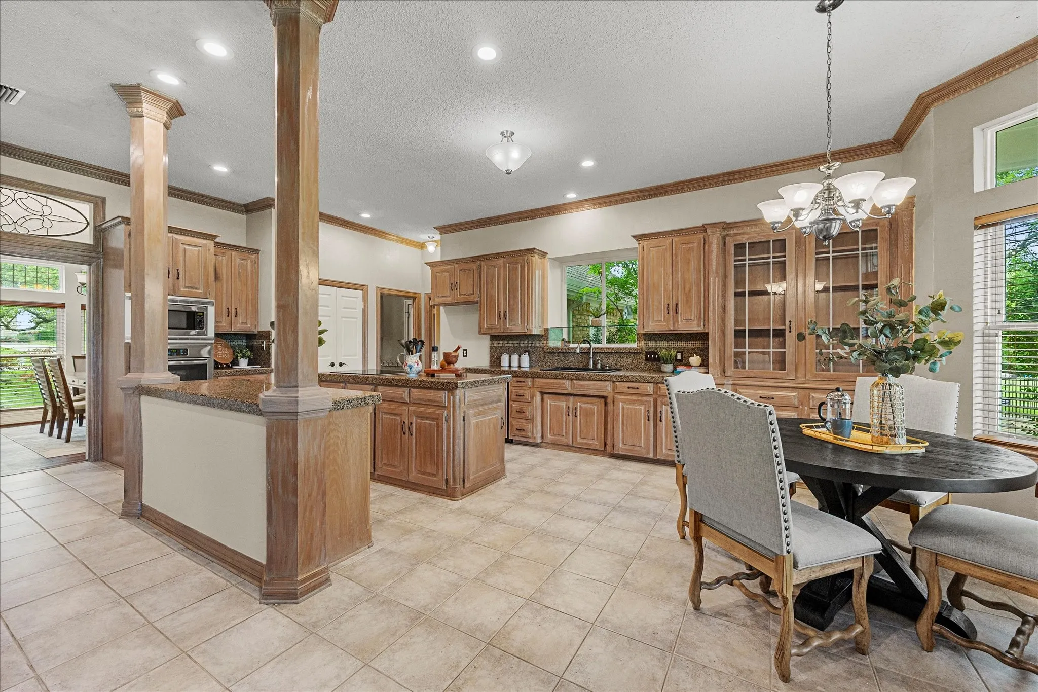 Single Family Residence For Sale in Rockwall County , 820 Windlake Circle, Heath, Texas 75032, 4 Bedroom, 4 Bathroom, 3 Garage spaces, 3,271 Sqft, built in 1994, Preowned, mls#21146908, Real Estate Agent in Heath, Homes For Sale in Rockwall county, Homes For Sale in Heath, Realtor in Heath Texas, Real Estate Brokerage Independent Realty Texas, Luminita Cordes Realtor