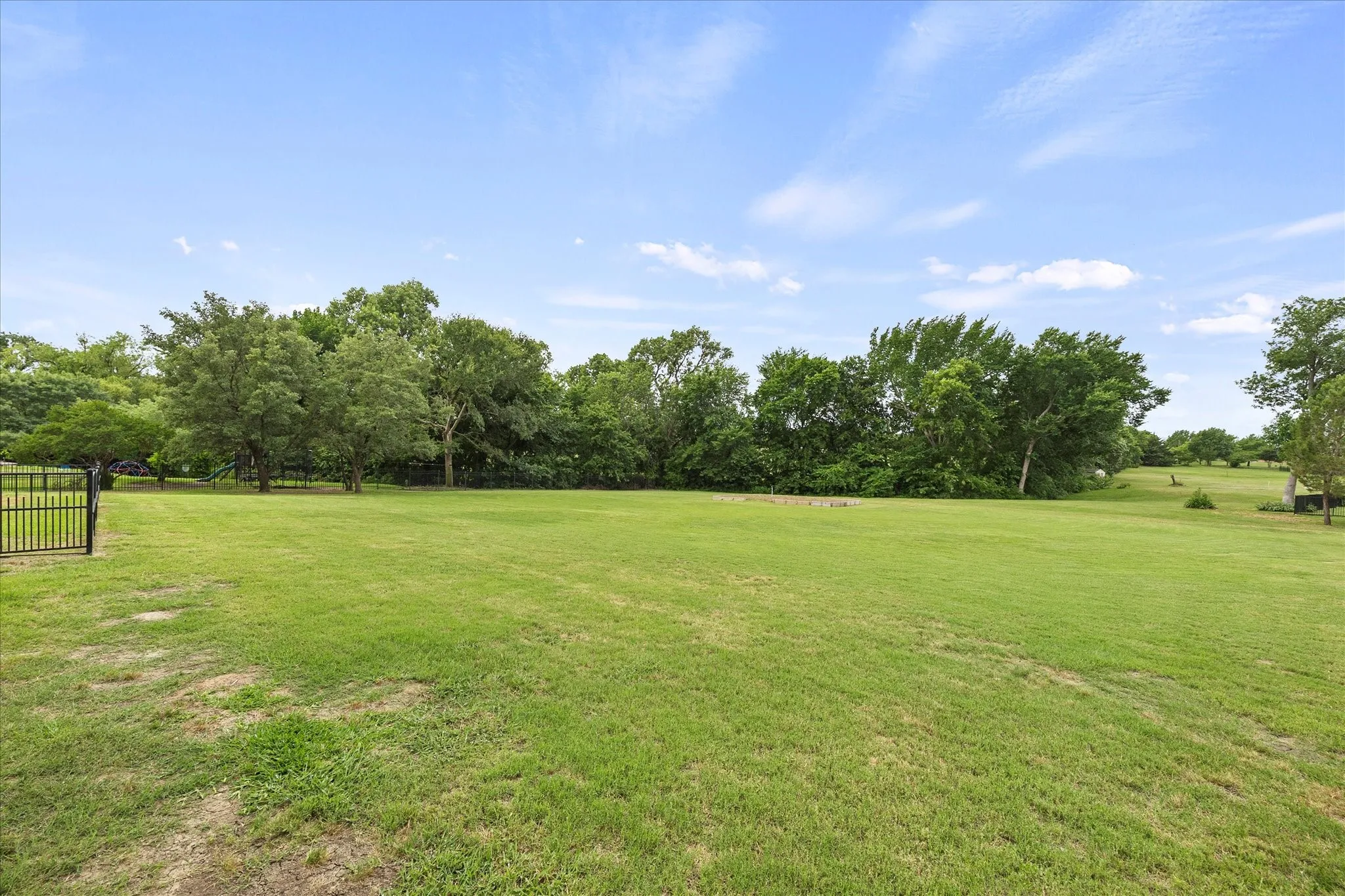Single Family Residence For Sale in Rockwall County , 820 Windlake Circle, Heath, Texas 75032, 4 Bedroom, 4 Bathroom, 3 Garage spaces, 3,271 Sqft, built in 1994, Preowned, mls#21146908, Real Estate Agent in Heath, Homes For Sale in Rockwall county, Homes For Sale in Heath, Realtor in Heath Texas, Real Estate Brokerage Independent Realty Texas, Luminita Cordes Realtor