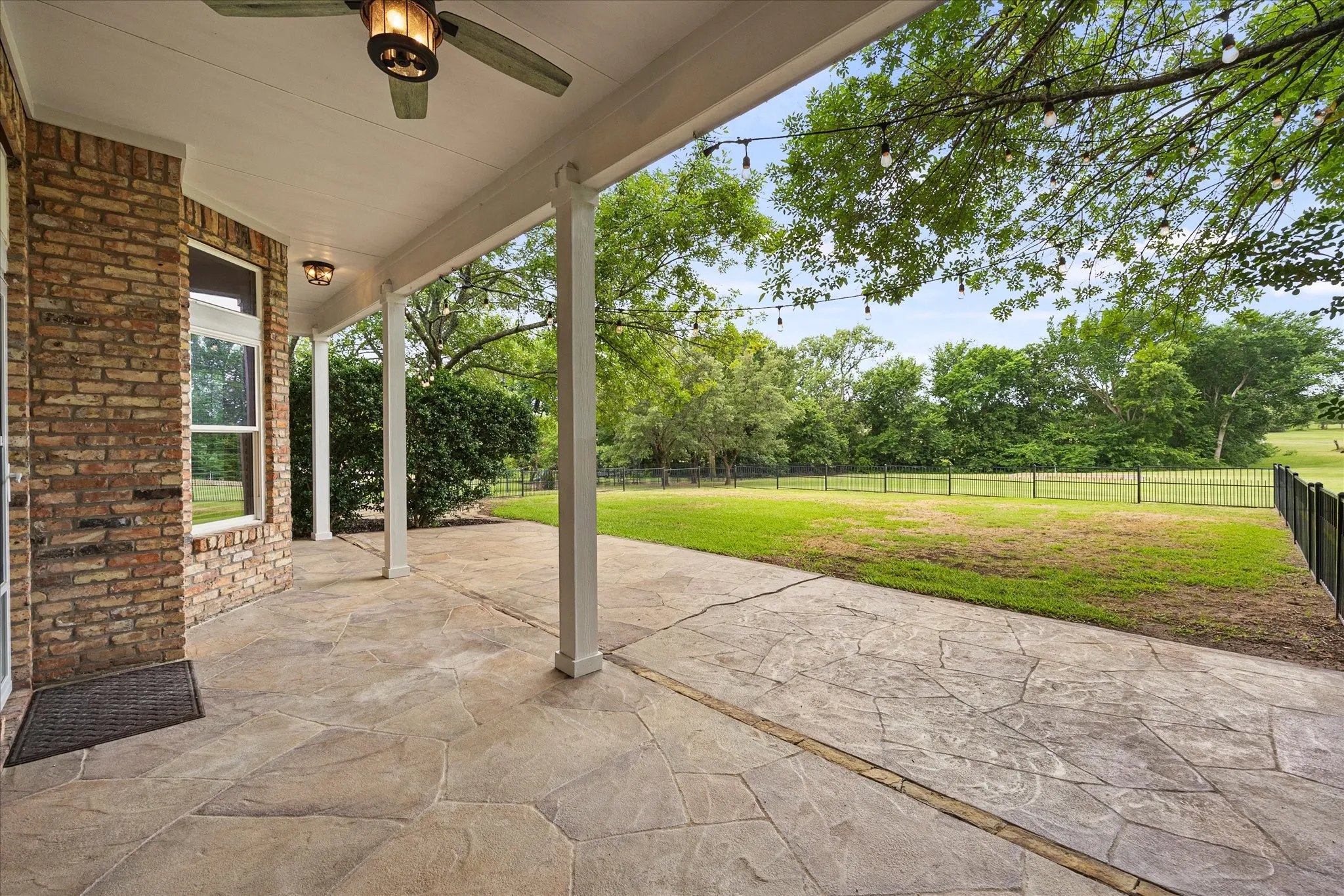 Single Family Residence For Sale in Rockwall County , 820 Windlake Circle, Heath, Texas 75032, 4 Bedroom, 4 Bathroom, 3 Garage spaces, 3,271 Sqft, built in 1994, Preowned, mls#21146908, Real Estate Agent in Heath, Homes For Sale in Rockwall county, Homes For Sale in Heath, Realtor in Heath Texas, Real Estate Brokerage Independent Realty Texas, Luminita Cordes Realtor