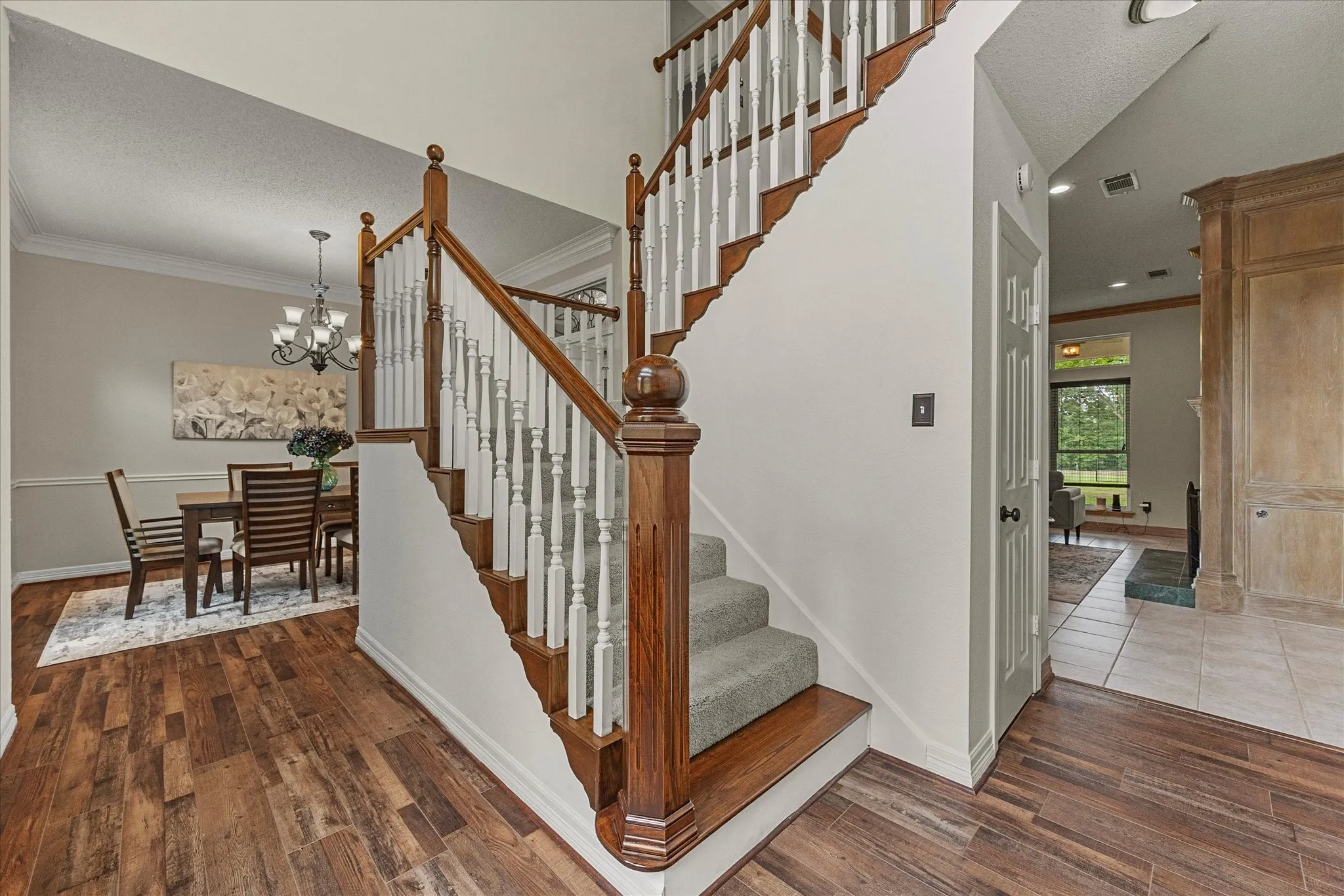 Single Family Residence For Sale in Rockwall County , 820 Windlake Circle, Heath, Texas 75032, 4 Bedroom, 4 Bathroom, 3 Garage spaces, 3,271 Sqft, built in 1994, Preowned, mls#21146908, Real Estate Agent in Heath, Homes For Sale in Rockwall county, Homes For Sale in Heath, Realtor in Heath Texas, Real Estate Brokerage Independent Realty Texas, Luminita Cordes Realtor