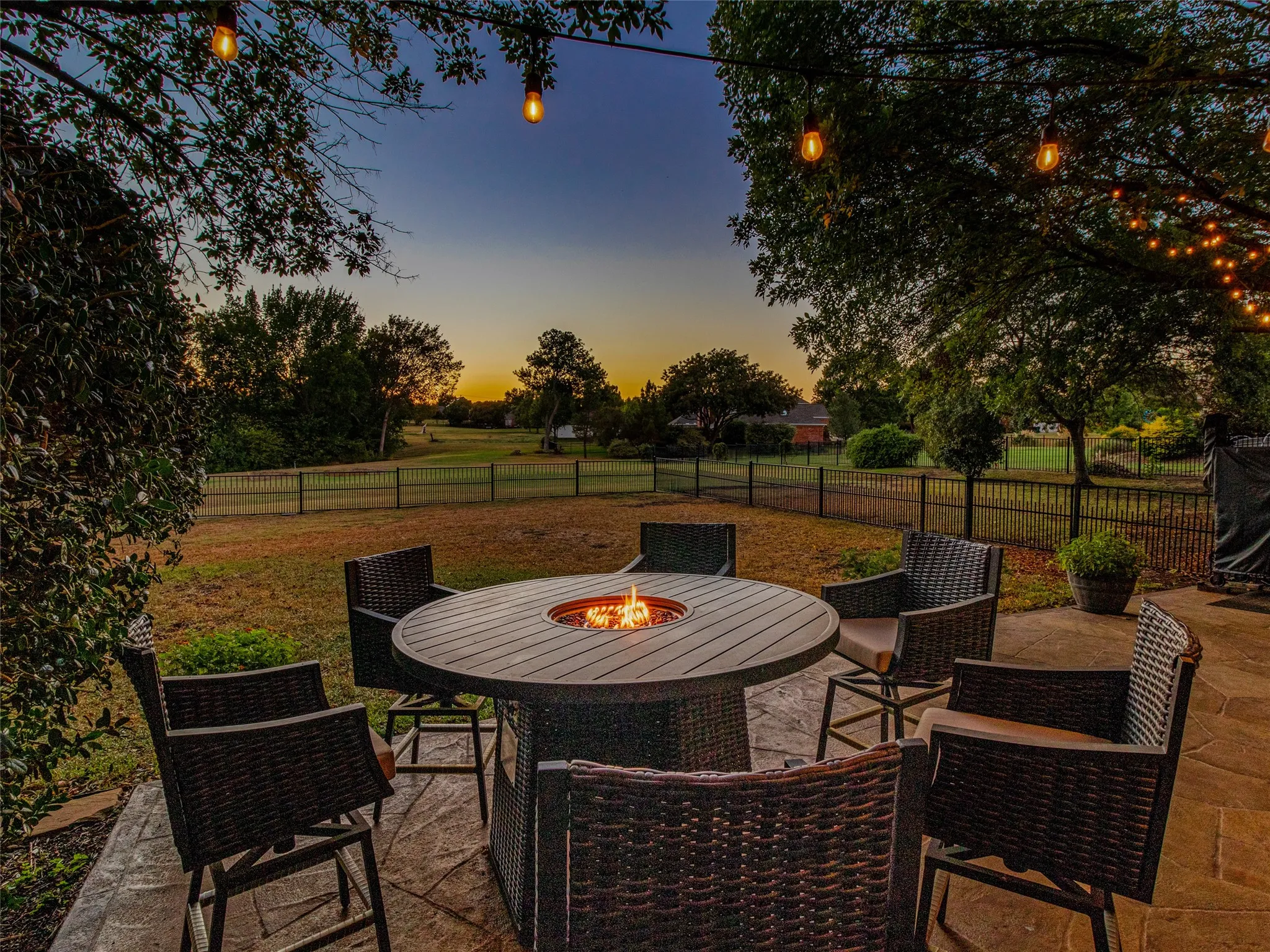 Single Family Residence For Sale in Rockwall County , 820 Windlake Circle, Heath, Texas 75032, 4 Bedroom, 4 Bathroom, 3 Garage spaces, 3,271 Sqft, built in 1994, Preowned, mls#21146908, Real Estate Agent in Heath, Homes For Sale in Rockwall county, Homes For Sale in Heath, Realtor in Heath Texas, Real Estate Brokerage Independent Realty Texas, Luminita Cordes Realtor