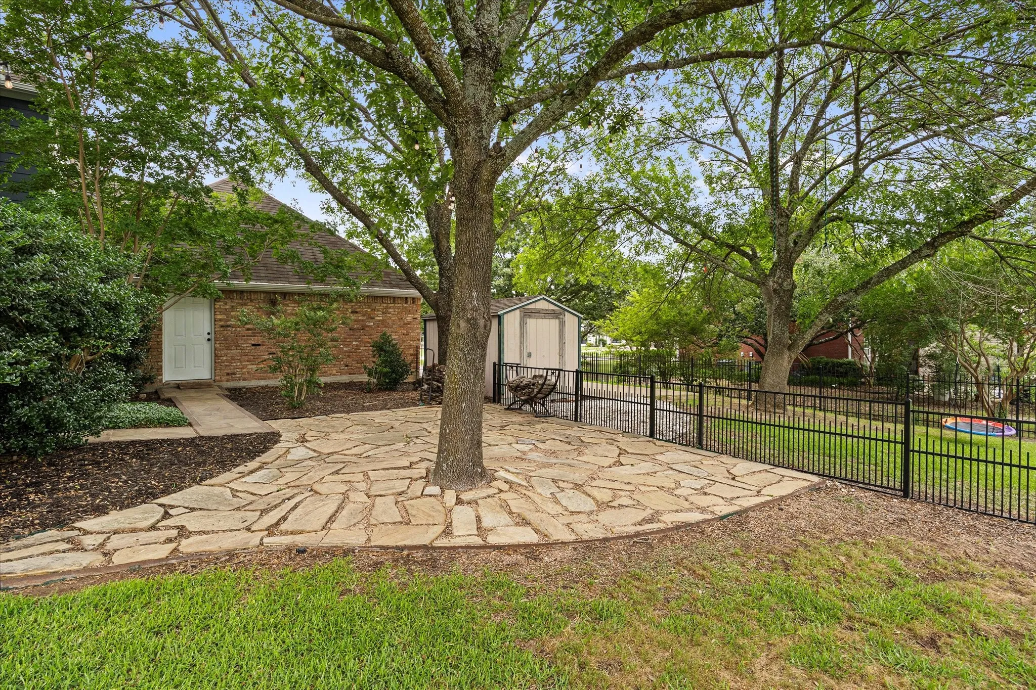 Single Family Residence For Sale in Rockwall County , 820 Windlake Circle, Heath, Texas 75032, 4 Bedroom, 4 Bathroom, 3 Garage spaces, 3,271 Sqft, built in 1994, Preowned, mls#21146908, Real Estate Agent in Heath, Homes For Sale in Rockwall county, Homes For Sale in Heath, Realtor in Heath Texas, Real Estate Brokerage Independent Realty Texas, Luminita Cordes Realtor