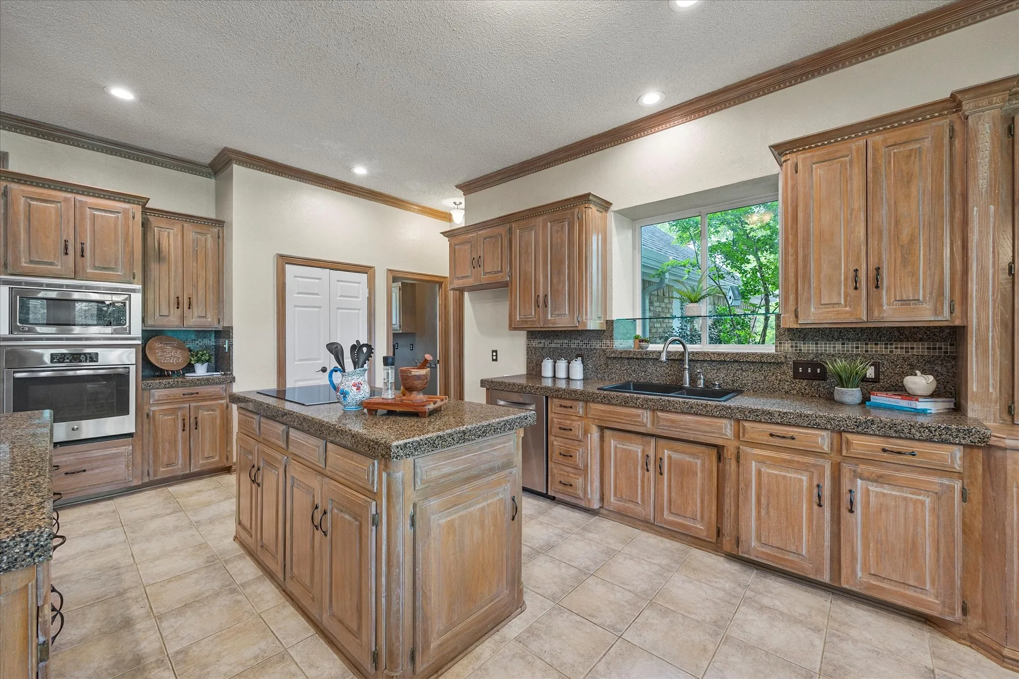 Single Family Residence For Sale in Rockwall County , 820 Windlake Circle, Heath, Texas 75032, 4 Bedroom, 4 Bathroom, 3 Garage spaces, 3,271 Sqft, built in 1994, Preowned, mls#21146908, Real Estate Agent in Heath, Homes For Sale in Rockwall county, Homes For Sale in Heath, Realtor in Heath Texas, Real Estate Brokerage Independent Realty Texas, Luminita Cordes Realtor