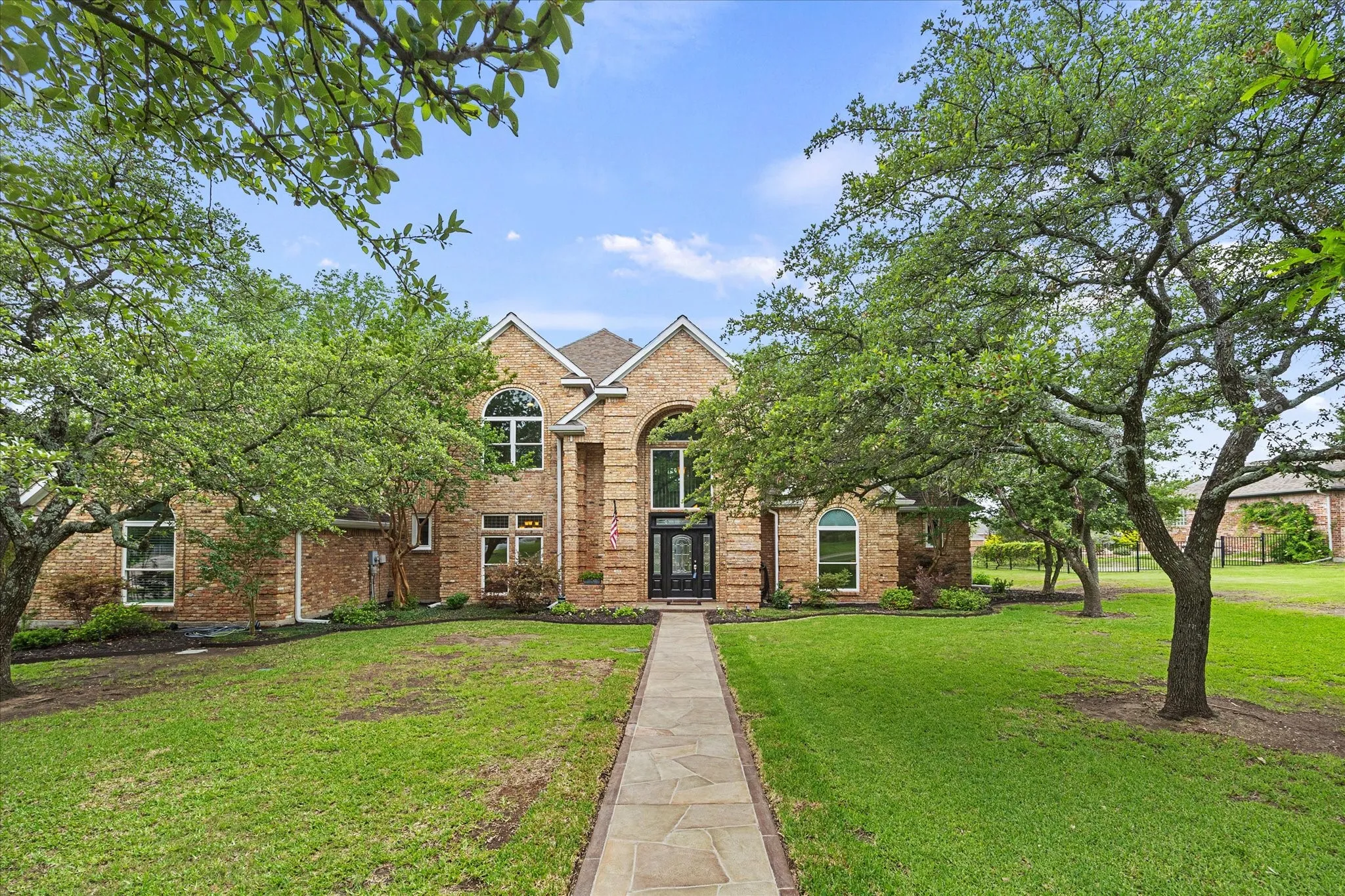 Single Family Residence For Sale in Rockwall County , 820 Windlake Circle, Heath, Texas 75032, 4 Bedroom, 4 Bathroom, 3 Garage spaces, 3,271 Sqft, built in 1994, Preowned, mls#21146908, Real Estate Agent in Heath, Homes For Sale in Rockwall county, Homes For Sale in Heath, Realtor in Heath Texas, Real Estate Brokerage Independent Realty Texas, Luminita Cordes Realtor