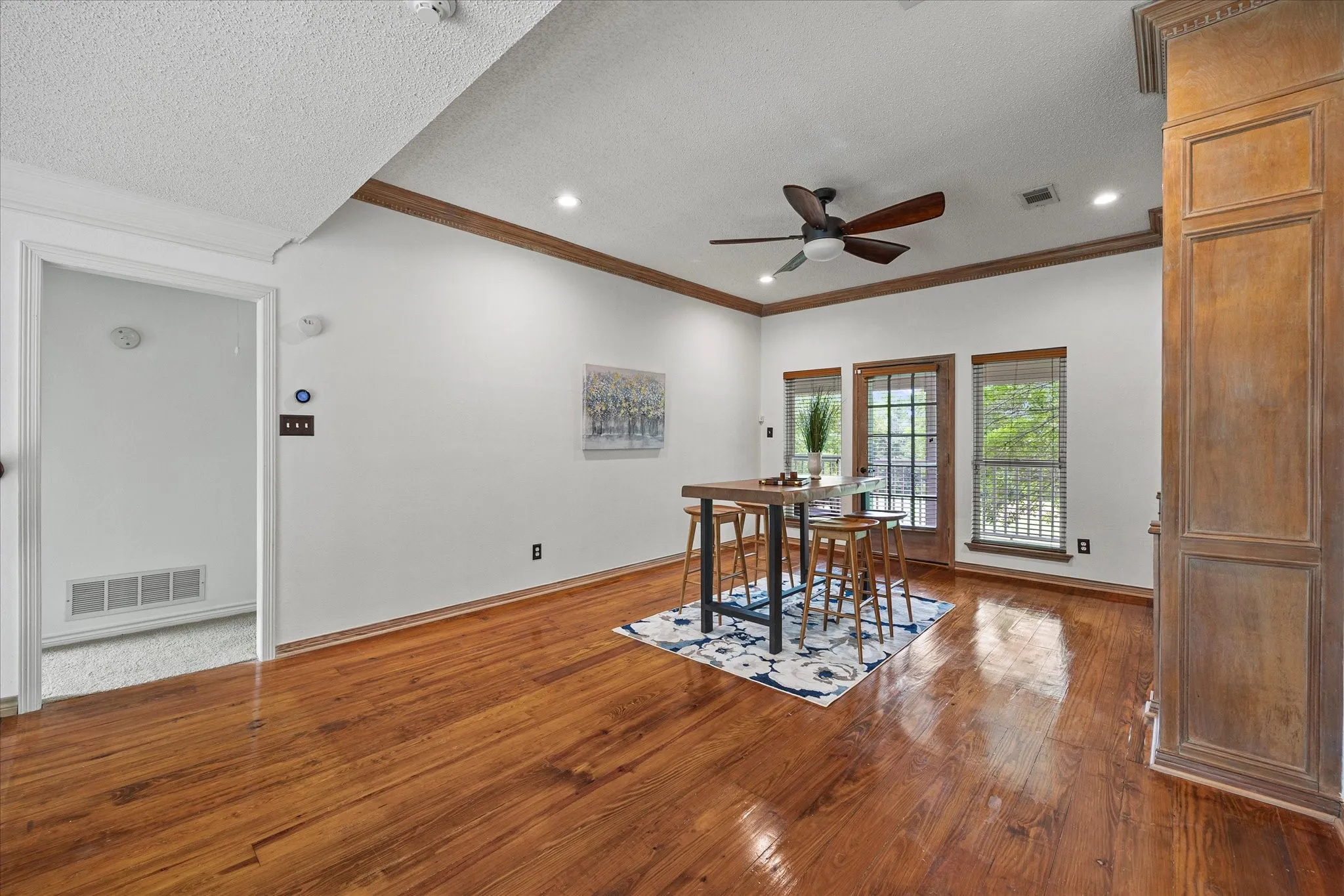 Single Family Residence For Sale in Rockwall County , 820 Windlake Circle, Heath, Texas 75032, 4 Bedroom, 4 Bathroom, 3 Garage spaces, 3,271 Sqft, built in 1994, Preowned, mls#21146908, Real Estate Agent in Heath, Homes For Sale in Rockwall county, Homes For Sale in Heath, Realtor in Heath Texas, Real Estate Brokerage Independent Realty Texas, Luminita Cordes Realtor