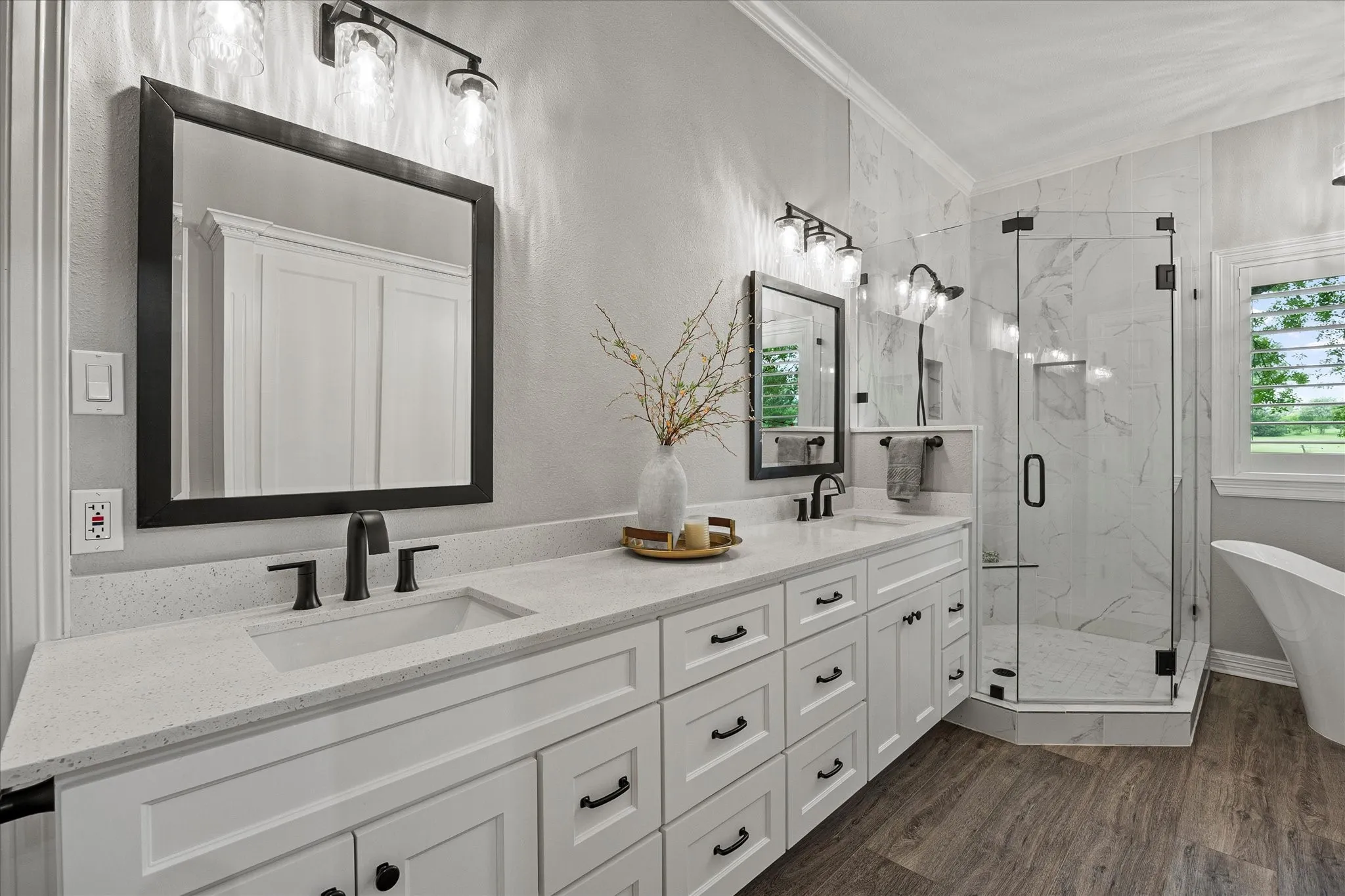 Single Family Residence For Sale in Rockwall County , 820 Windlake Circle, Heath, Texas 75032, 4 Bedroom, 4 Bathroom, 3 Garage spaces, 3,271 Sqft, built in 1994, Preowned, mls#21146908, Real Estate Agent in Heath, Homes For Sale in Rockwall county, Homes For Sale in Heath, Realtor in Heath Texas, Real Estate Brokerage Independent Realty Texas, Luminita Cordes Realtor