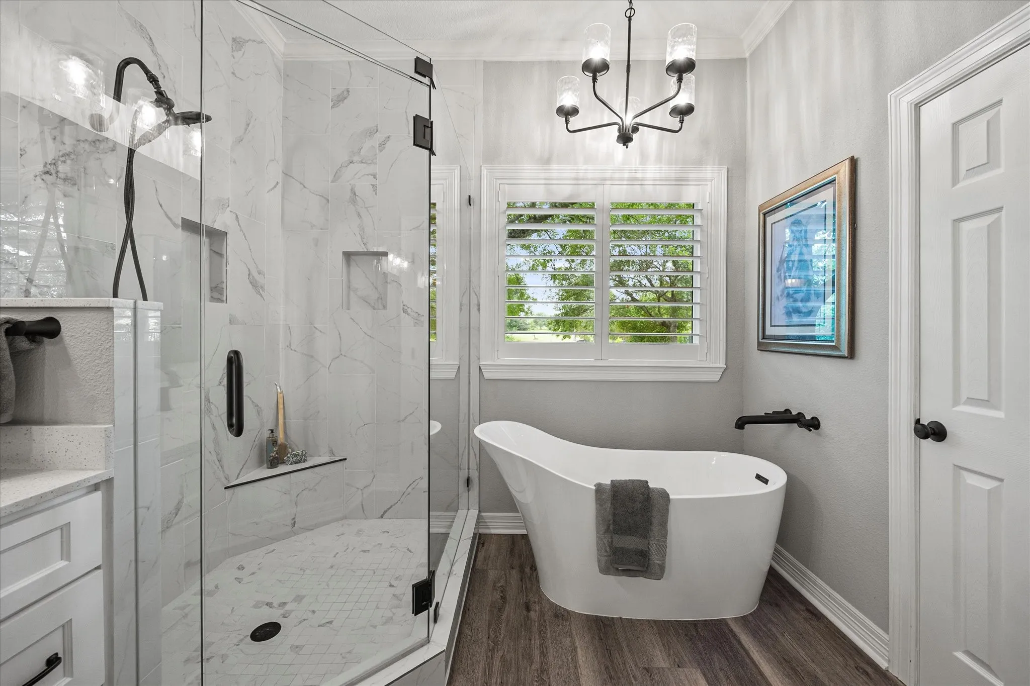 Beautifully updated bath!