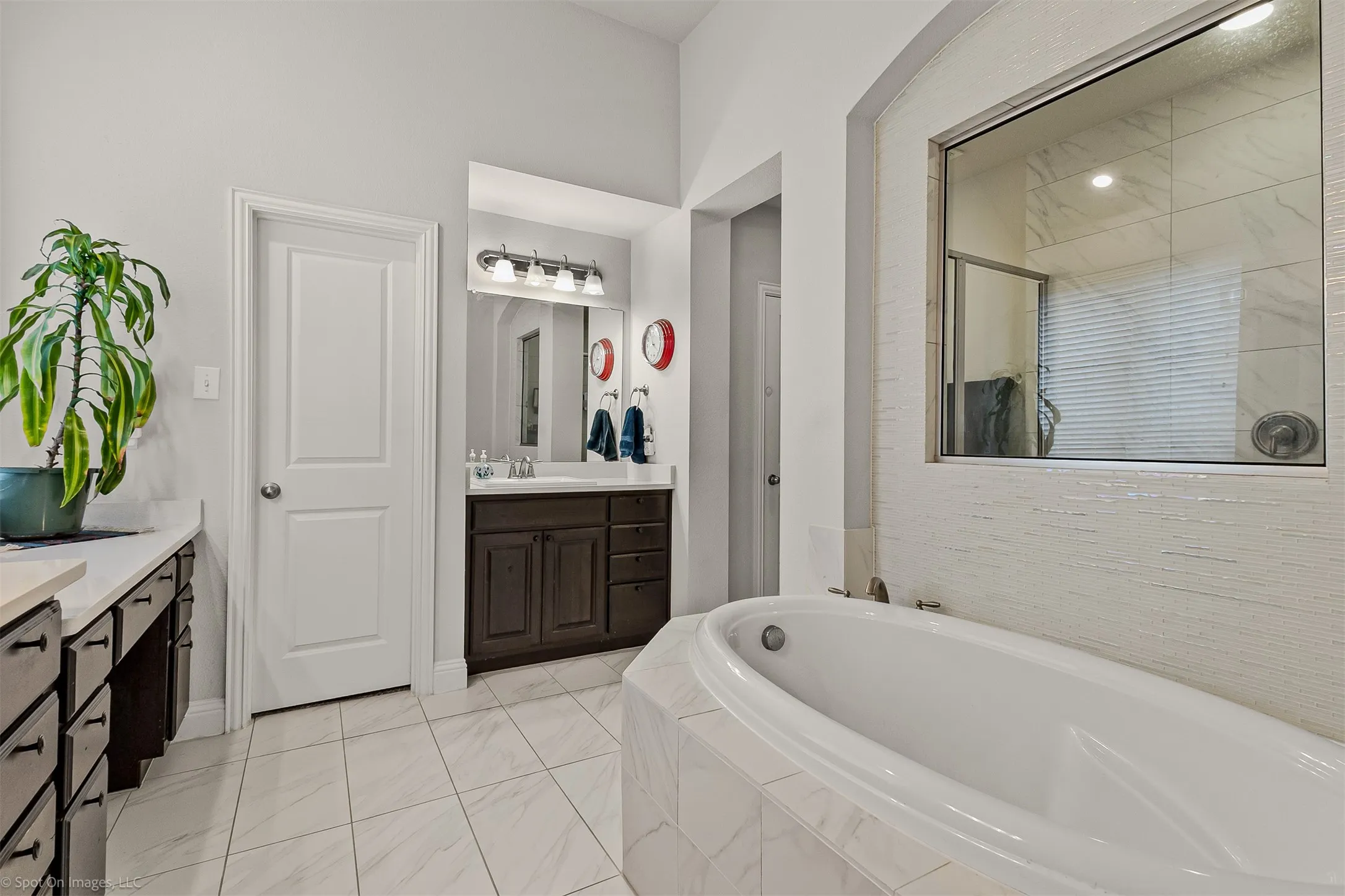 Single Family Residence For Sale in Kaufman County , 1026 Longhill Way, Forney, Texas 75126, 4 Bedroom, 3 Bathroom, 2 Garage spaces, 2,836 Sqft, built in 2015, Preowned, mls#21147792, Real Estate Agent in Forney, Homes For Sale in Kaufman county, Homes For Sale in Forney, Realtor in Forney Texas, Real Estate Brokerage Independent Realty Texas, Luminita Cordes Realtor