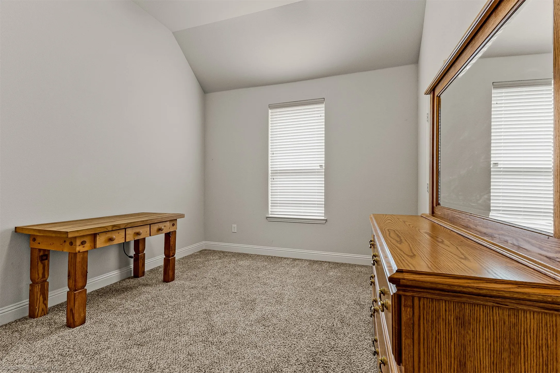 Single Family Residence For Sale in Kaufman County , 1026 Longhill Way, Forney, Texas 75126, 4 Bedroom, 3 Bathroom, 2 Garage spaces, 2,836 Sqft, built in 2015, Preowned, mls#21147792, Real Estate Agent in Forney, Homes For Sale in Kaufman county, Homes For Sale in Forney, Realtor in Forney Texas, Real Estate Brokerage Independent Realty Texas, Luminita Cordes Realtor