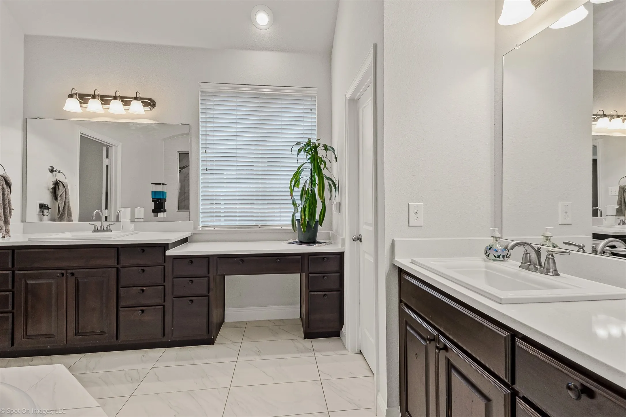 Single Family Residence For Sale in Kaufman County , 1026 Longhill Way, Forney, Texas 75126, 4 Bedroom, 3 Bathroom, 2 Garage spaces, 2,836 Sqft, built in 2015, Preowned, mls#21147792, Real Estate Agent in Forney, Homes For Sale in Kaufman county, Homes For Sale in Forney, Realtor in Forney Texas, Real Estate Brokerage Independent Realty Texas, Luminita Cordes Realtor