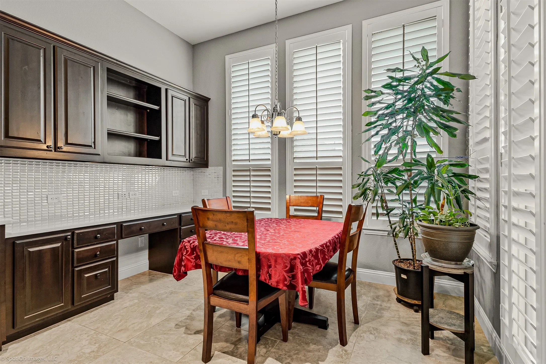 Single Family Residence For Sale in Kaufman County , 1026 Longhill Way, Forney, Texas 75126, 4 Bedroom, 3 Bathroom, 2 Garage spaces, 2,836 Sqft, built in 2015, Preowned, mls#21147792, Real Estate Agent in Forney, Homes For Sale in Kaufman county, Homes For Sale in Forney, Realtor in Forney Texas, Real Estate Brokerage Independent Realty Texas, Luminita Cordes Realtor