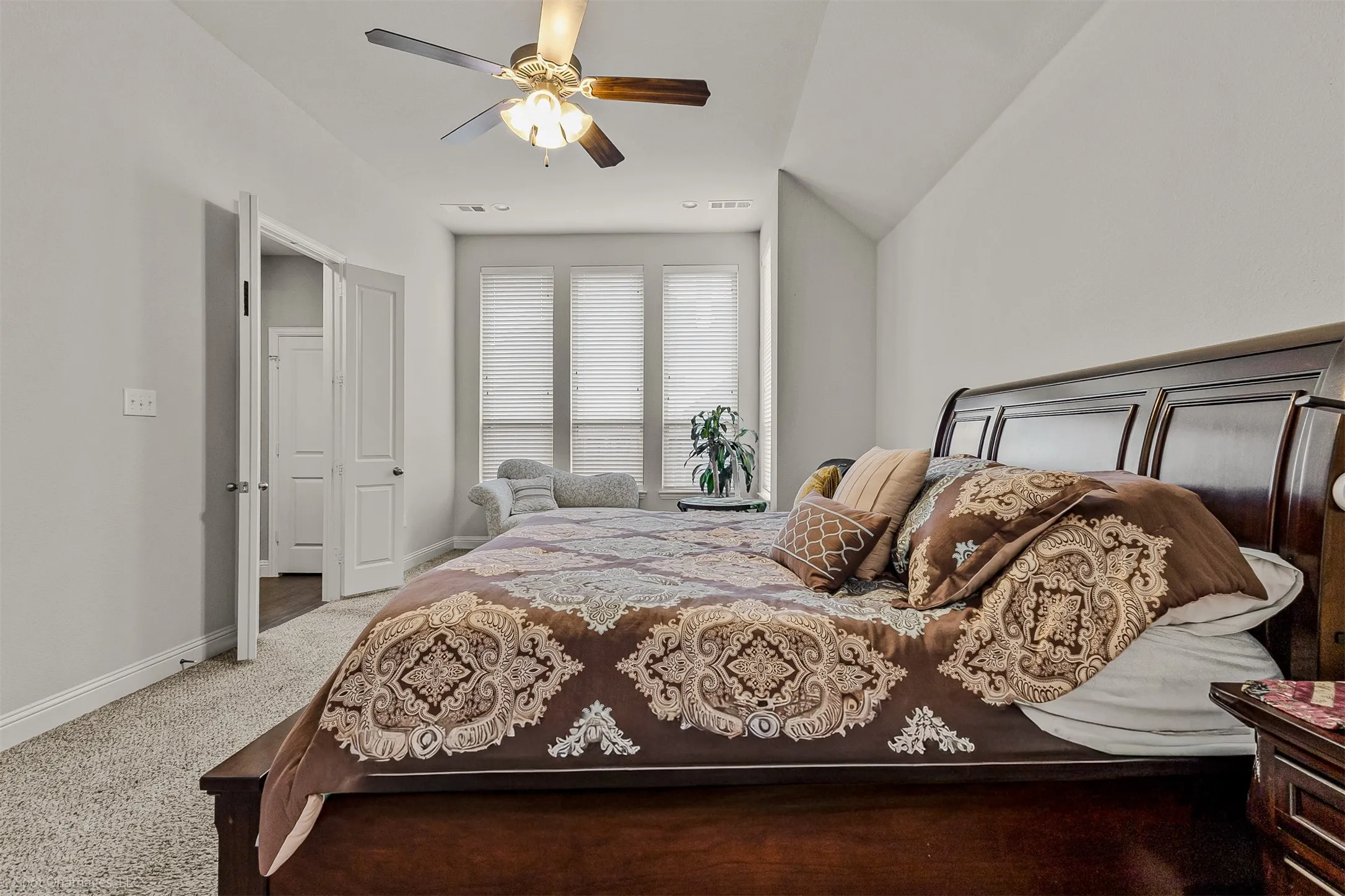 Single Family Residence For Sale in Kaufman County , 1026 Longhill Way, Forney, Texas 75126, 4 Bedroom, 3 Bathroom, 2 Garage spaces, 2,836 Sqft, built in 2015, Preowned, mls#21147792, Real Estate Agent in Forney, Homes For Sale in Kaufman county, Homes For Sale in Forney, Realtor in Forney Texas, Real Estate Brokerage Independent Realty Texas, Luminita Cordes Realtor
