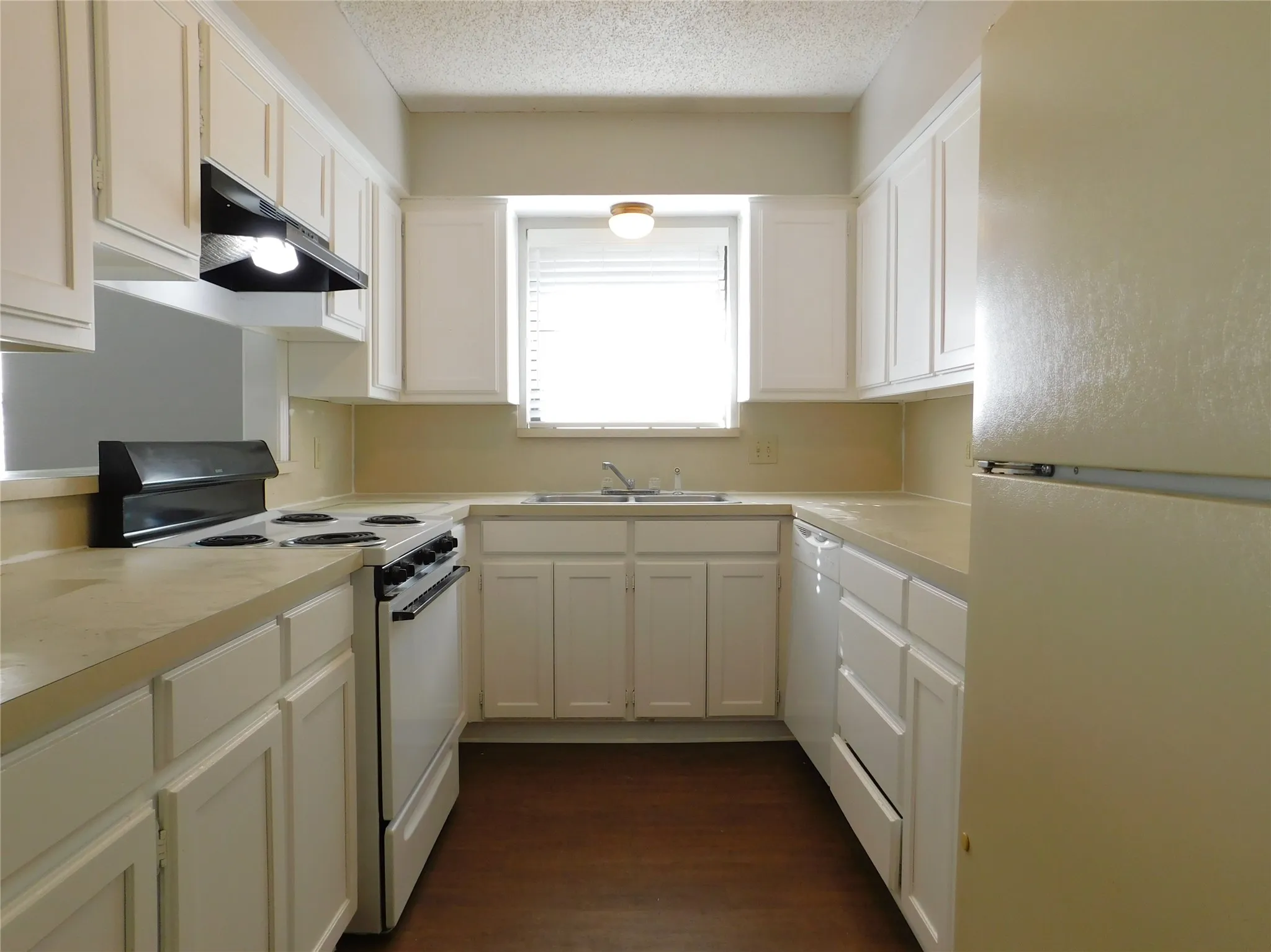 Duplex For Rent in Denton County , 2214 Bernard Street, Denton, Texas 76205, 2 Bedroom, 2 Bathroom, Garage spaces, 1,212 Sqft, built in 1985, mls#21147975, Real Estate Agent in Denton, Homes For Rent in Denton county, Homes For Rent in Denton, Realtor in Denton Texas, Real Estate Brokerage Independent Realty Texas, Luminita Cordes Realtor