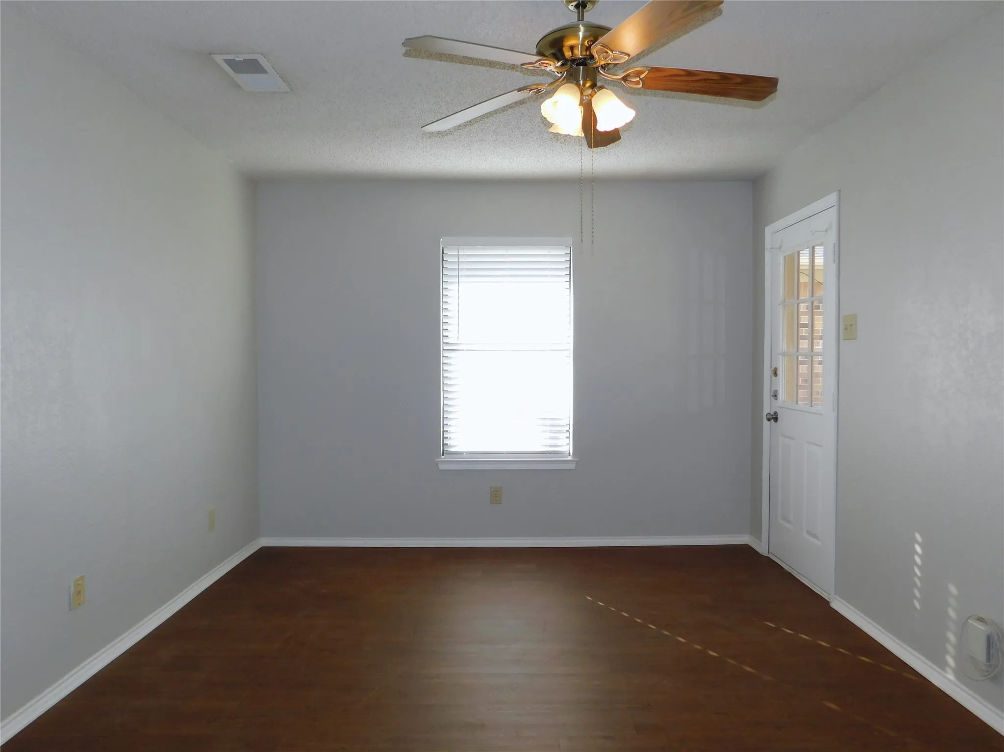 Duplex For Rent in Denton County , 2214 Bernard Street, Denton, Texas 76205, 2 Bedroom, 2 Bathroom, Garage spaces, 1,212 Sqft, built in 1985, mls#21147975, Real Estate Agent in Denton, Homes For Rent in Denton county, Homes For Rent in Denton, Realtor in Denton Texas, Real Estate Brokerage Independent Realty Texas, Luminita Cordes Realtor
