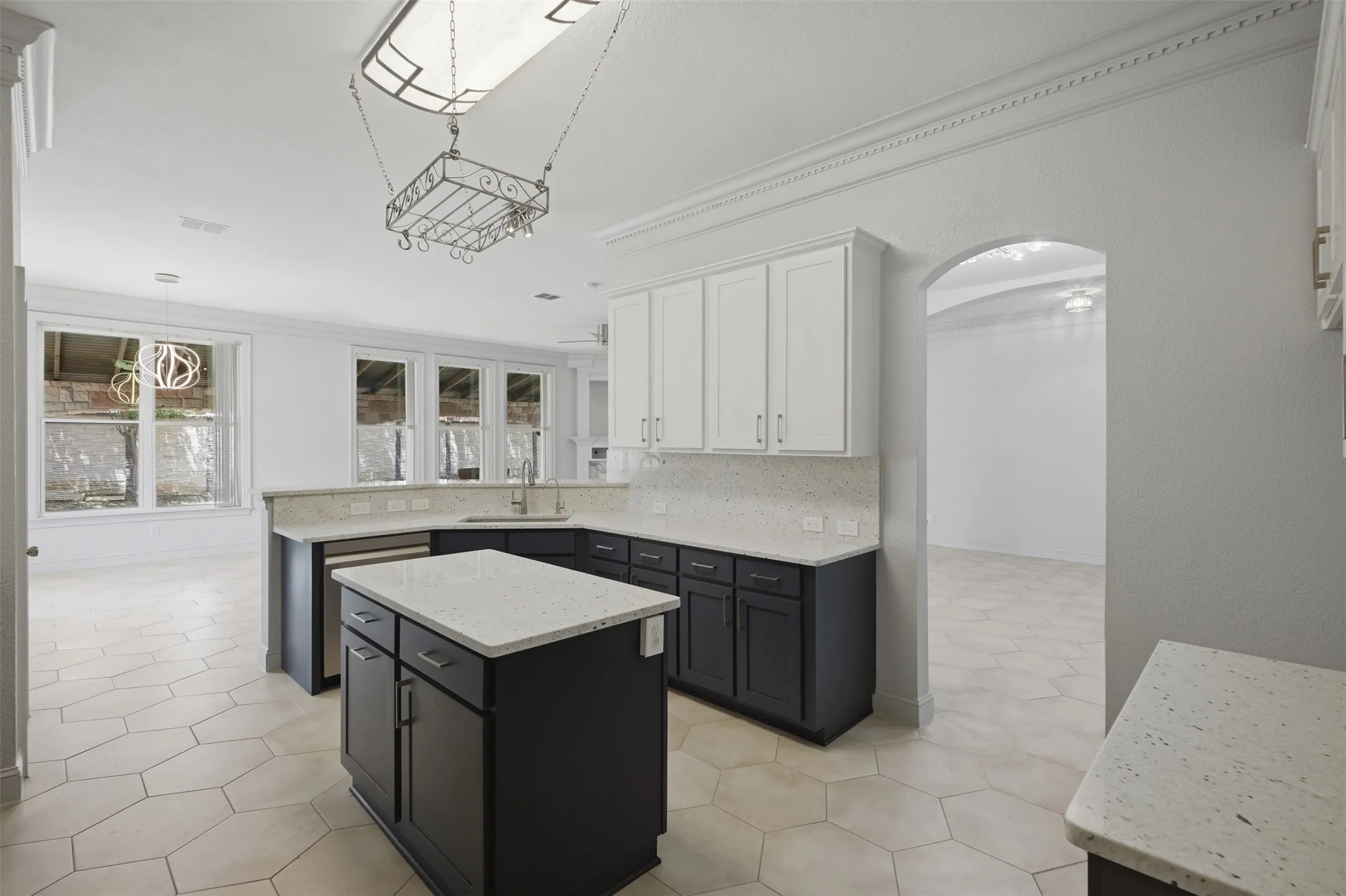 Single Family Residence For Sale in Denton County , 2409 Tahoe Lane, Denton, Texas 76210, 5 Bedroom, 3 Bathroom, 2 Garage spaces, 3,046 Sqft, built in 2001, mls#21148020, Real Estate Agent in Denton, Homes For Sale in Denton county, Homes For Sale in Denton, Realtor in Denton Texas, Real Estate Brokerage Independent Realty Texas, Luminita Cordes Realtor