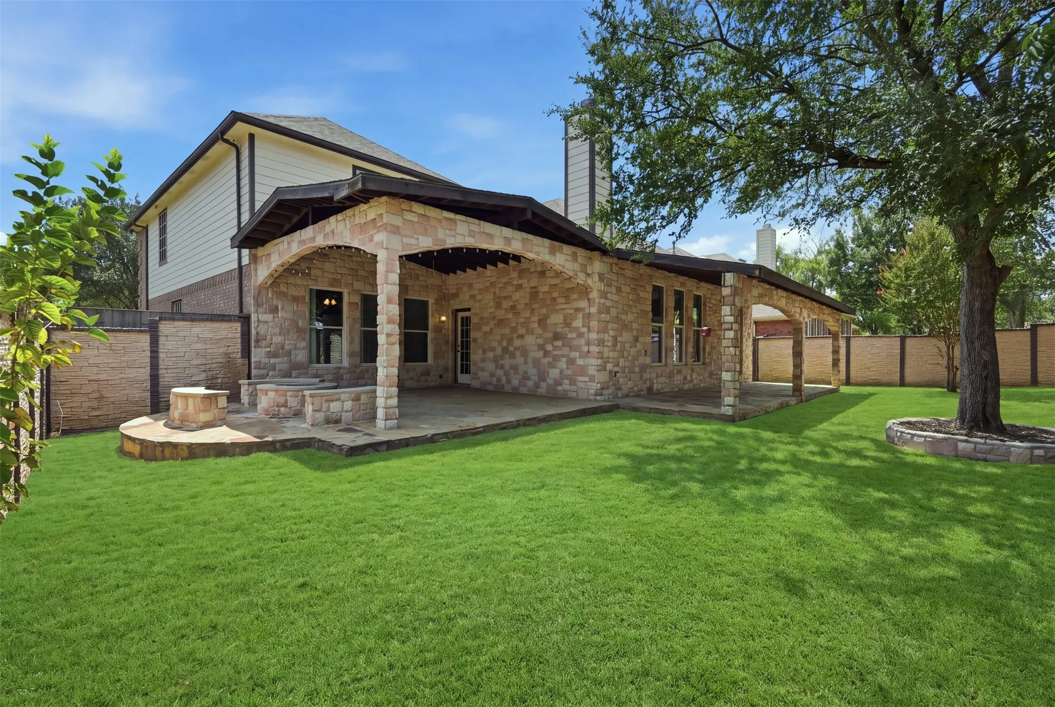 Single Family Residence For Sale in Denton County , 2409 Tahoe Lane, Denton, Texas 76210, 5 Bedroom, 3 Bathroom, 2 Garage spaces, 3,046 Sqft, built in 2001, mls#21148020, Real Estate Agent in Denton, Homes For Sale in Denton county, Homes For Sale in Denton, Realtor in Denton Texas, Real Estate Brokerage Independent Realty Texas, Luminita Cordes Realtor